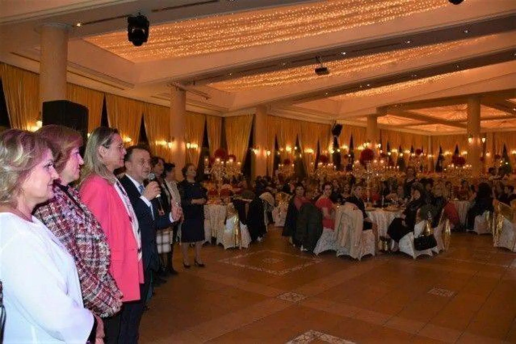 Kadınlardan Işıklar'a Sevgi Seli