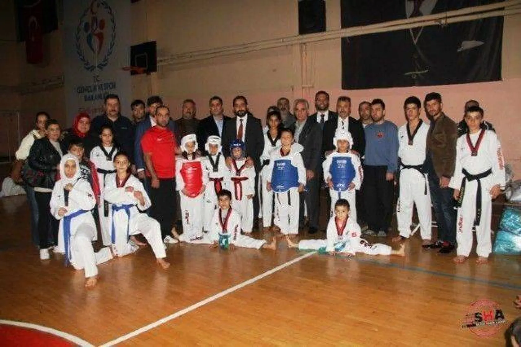 AK Parti'den Spor Kulüplerine Malzeme Desteği