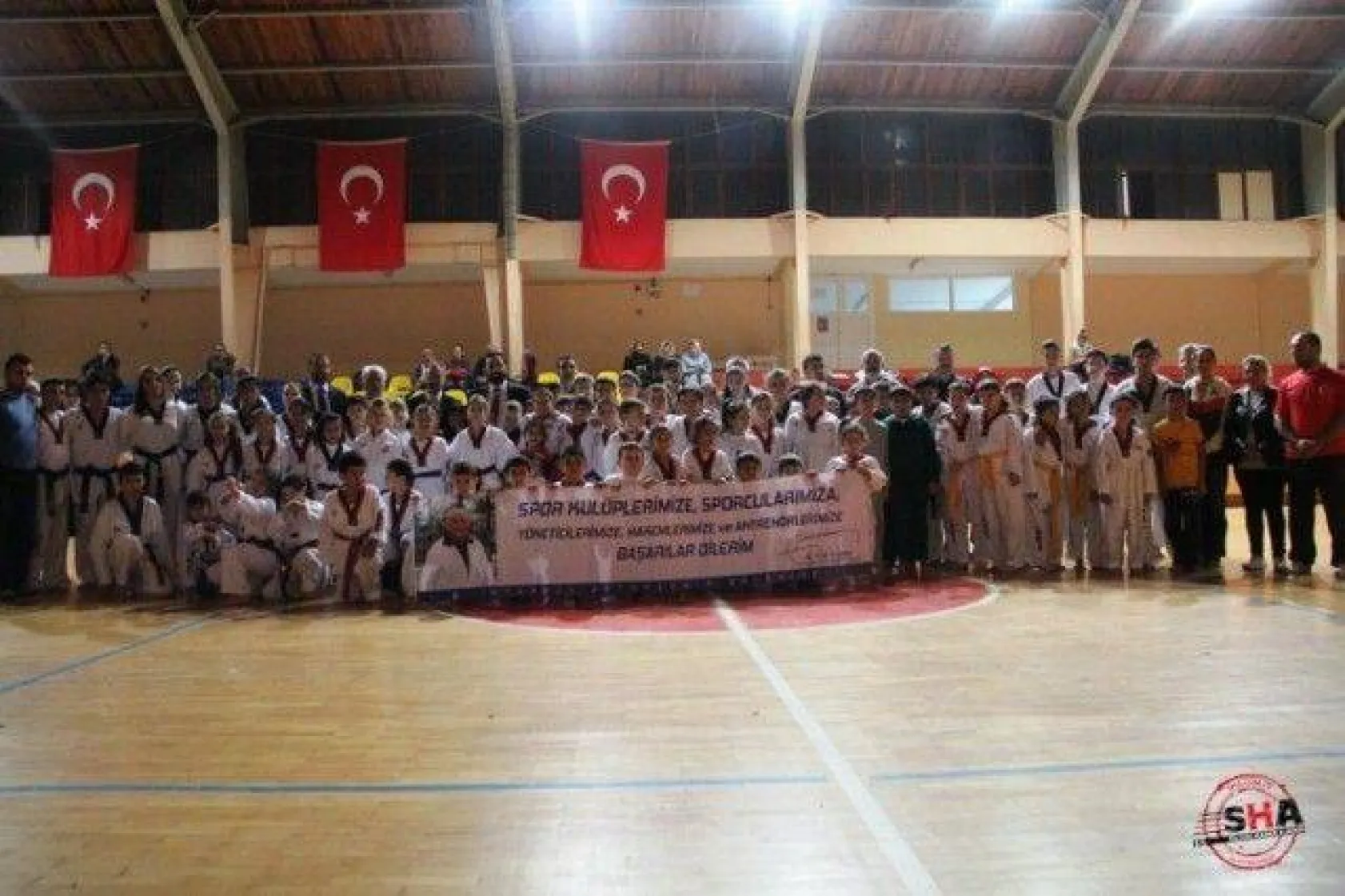 AK Parti'den Spor Kulüplerine Malzeme Desteği