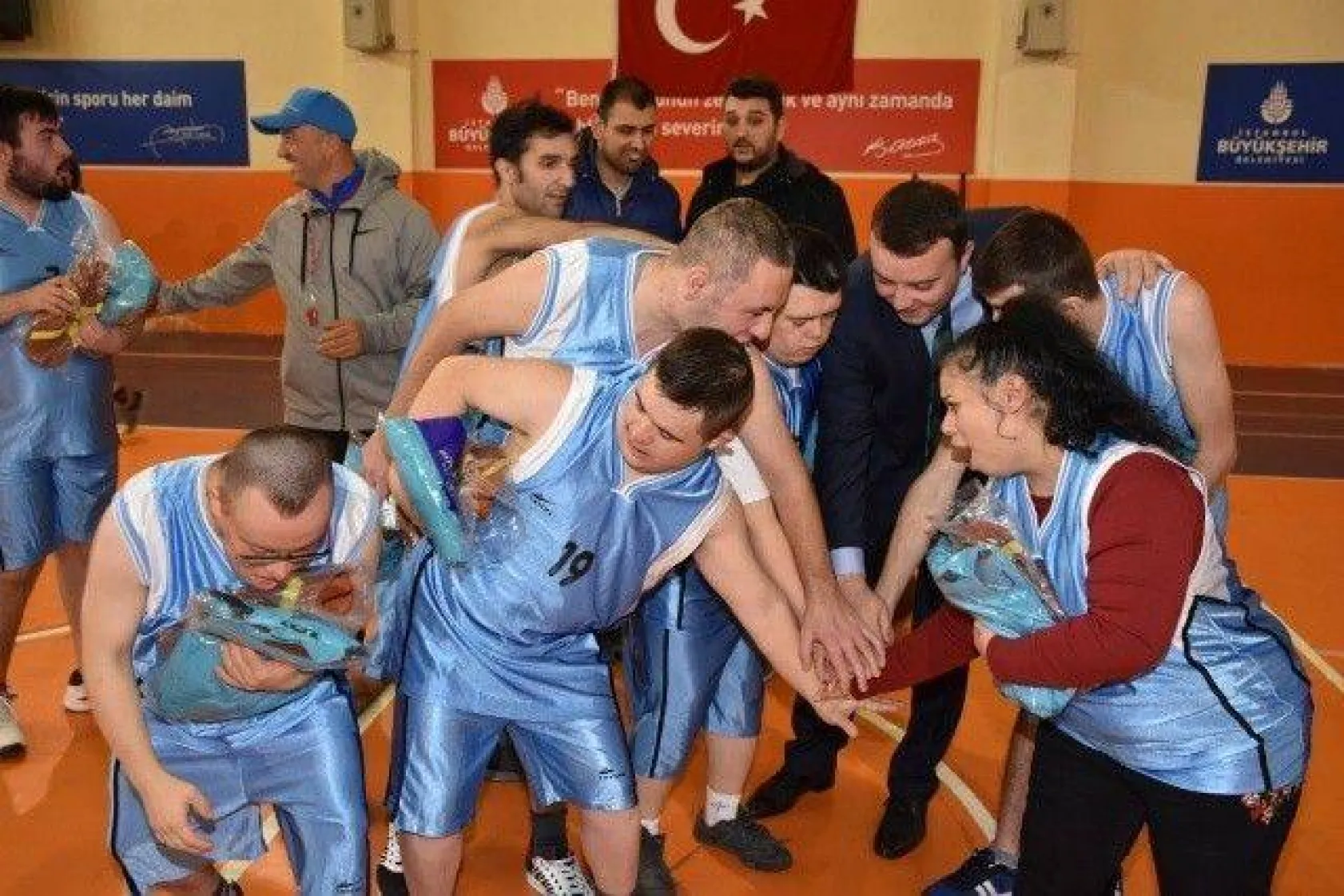 Ak Gençlerden Özel Çocuklara Özel Maç