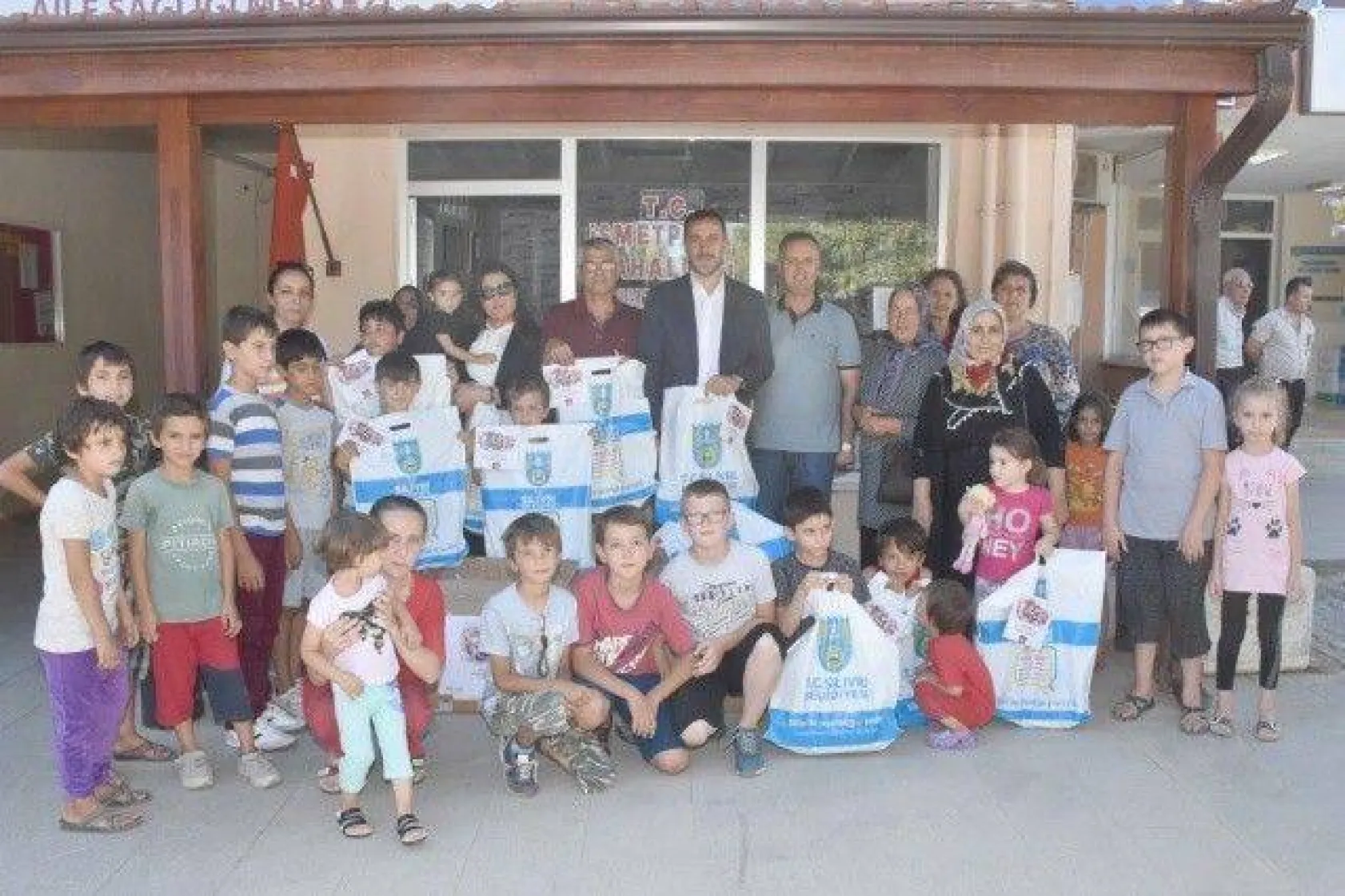 Başkan Yılmaz'dan 22 Bin Çocuğa Bayramlık