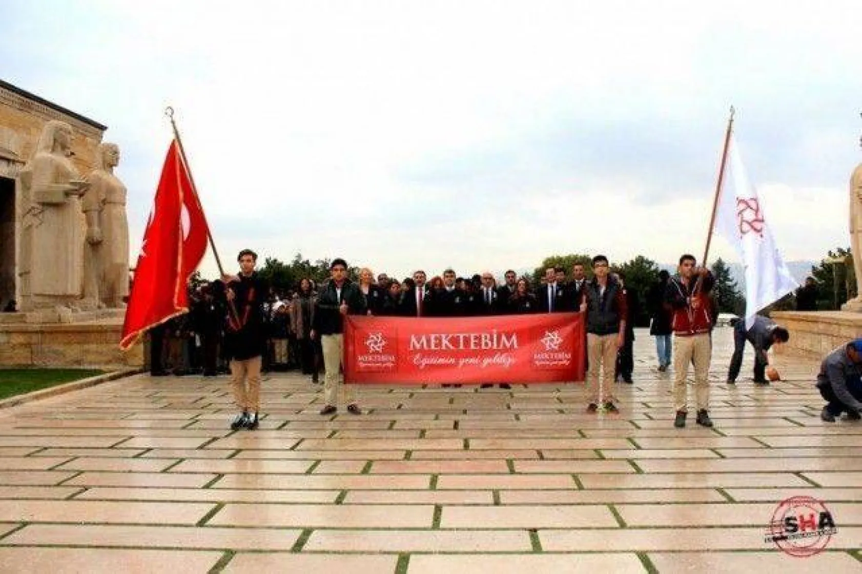 Mektebim, 2000 öğrencisiyle Ata'nın huzurunda