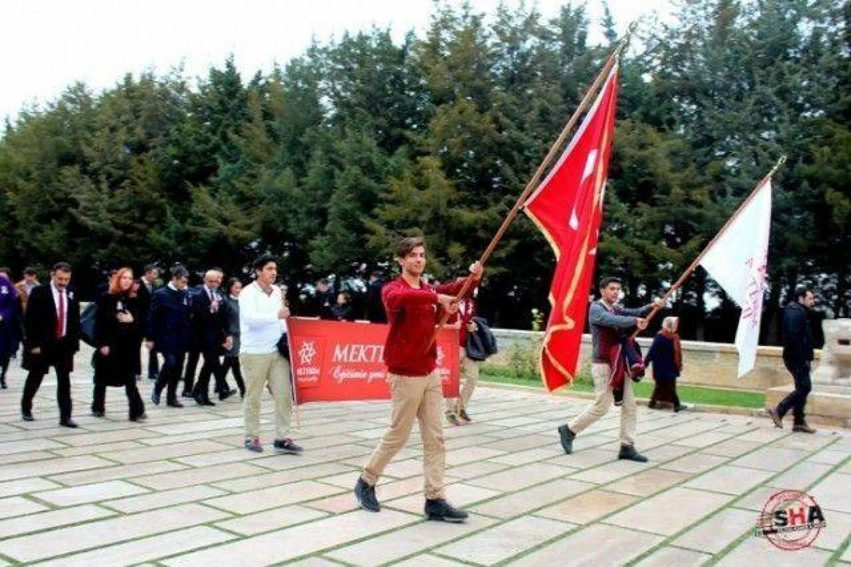 Mektebim, 2000 öğrencisiyle Ata'nın huzurunda