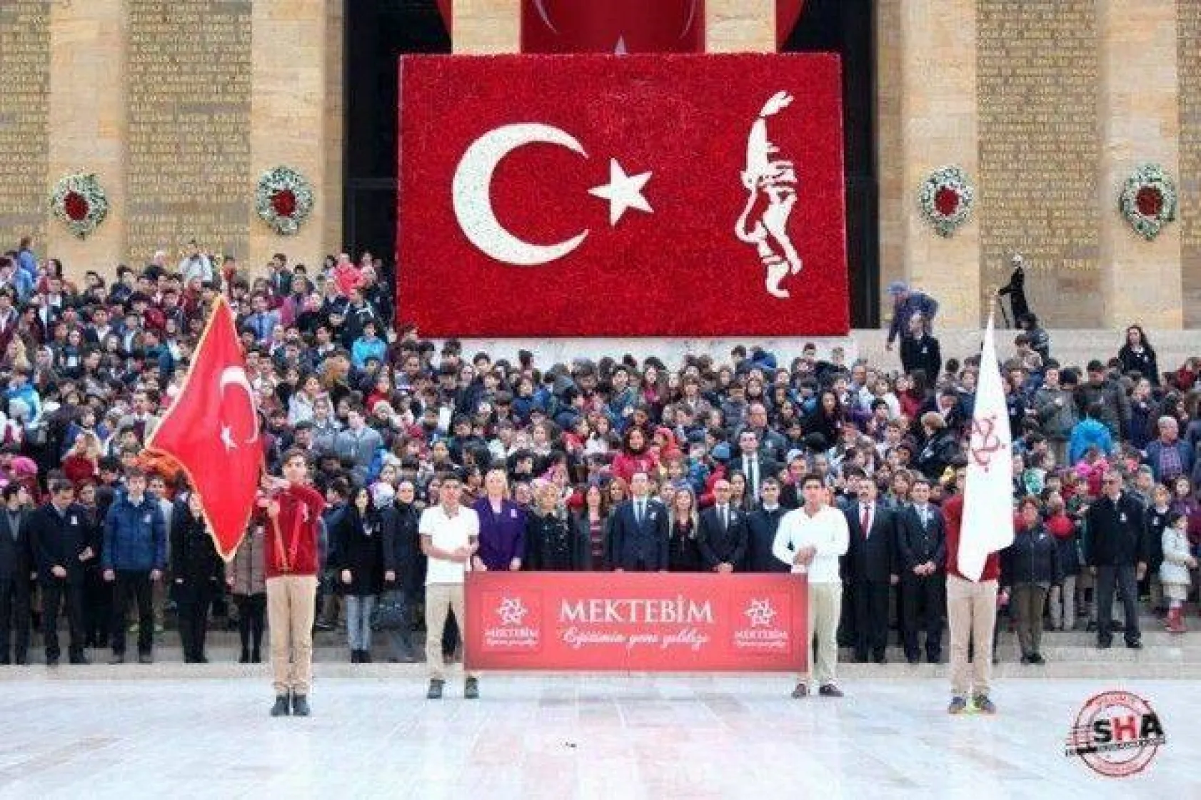 Mektebim, 2000 öğrencisiyle Ata'nın huzurunda