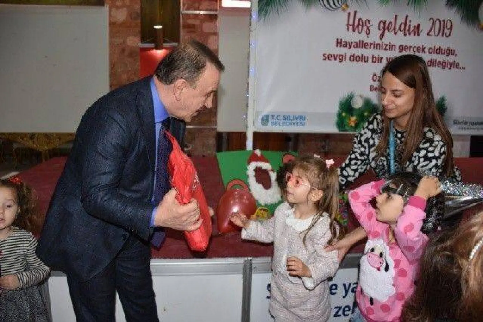 Miniklere Erken Yeni Yılı Kutlaması