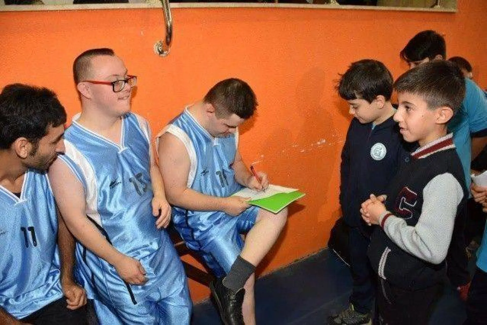 Ak Gençlerden Özel Çocuklara Özel Maç