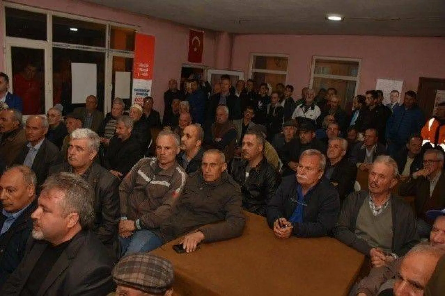 Işıklar Aynı Gece 4 Mahallede Coşkulu kalabalıklarla karşılandı