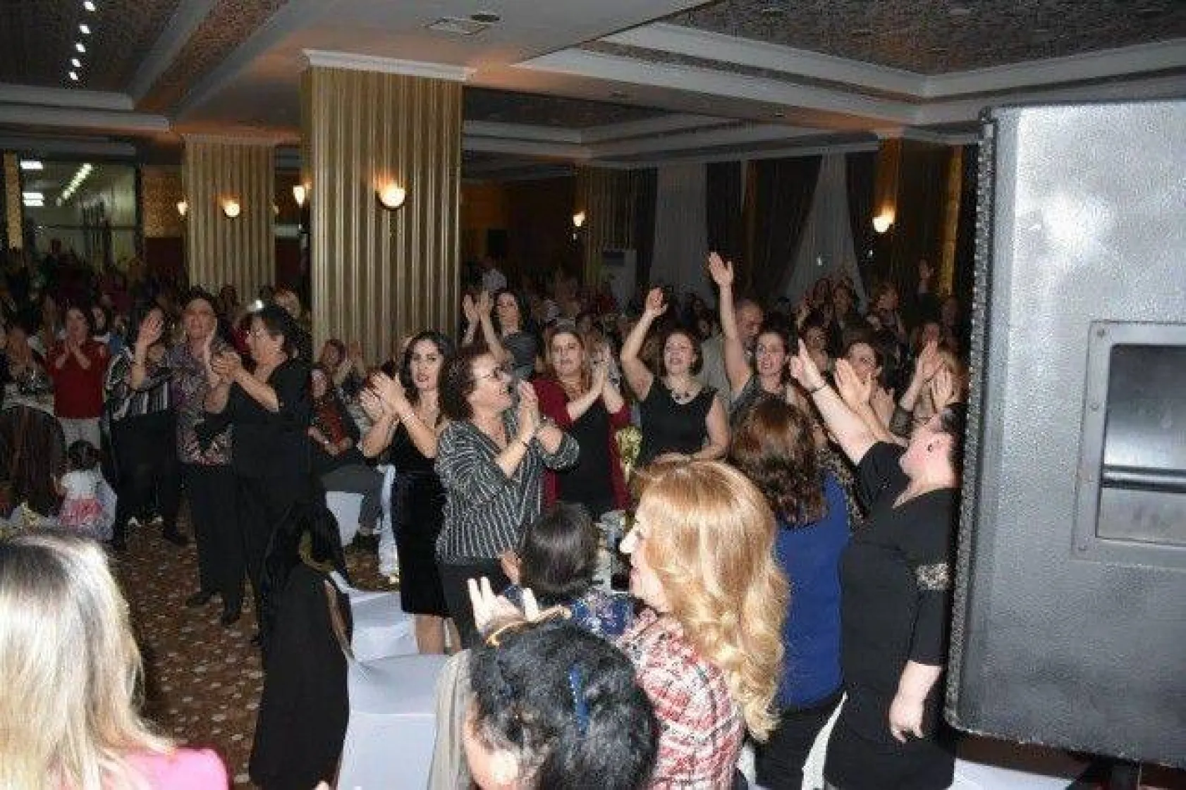 Kadınlardan Işıklar'a Sevgi Seli