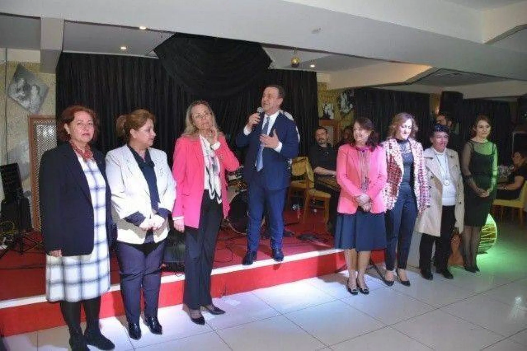 Kadınlardan Işıklar'a Sevgi Seli