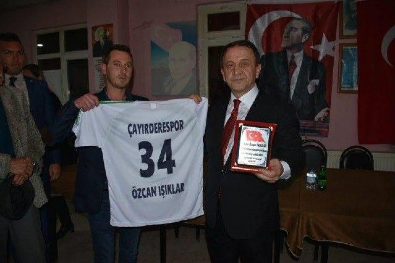 Işıklar Aynı Gece 4 Mahallede Coşkulu kalabalıklarla karşılandı