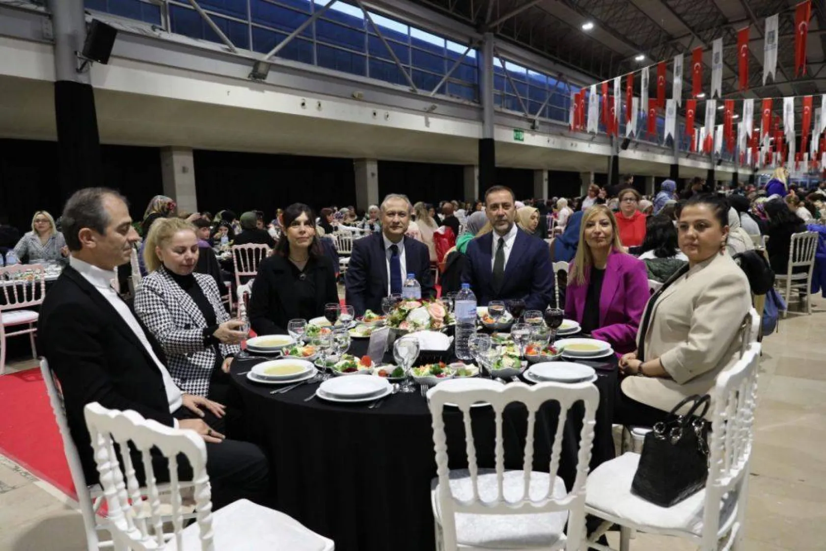 Başkan Yılmaz Bursa'da kadınlarla seslendi: Ant olsun!