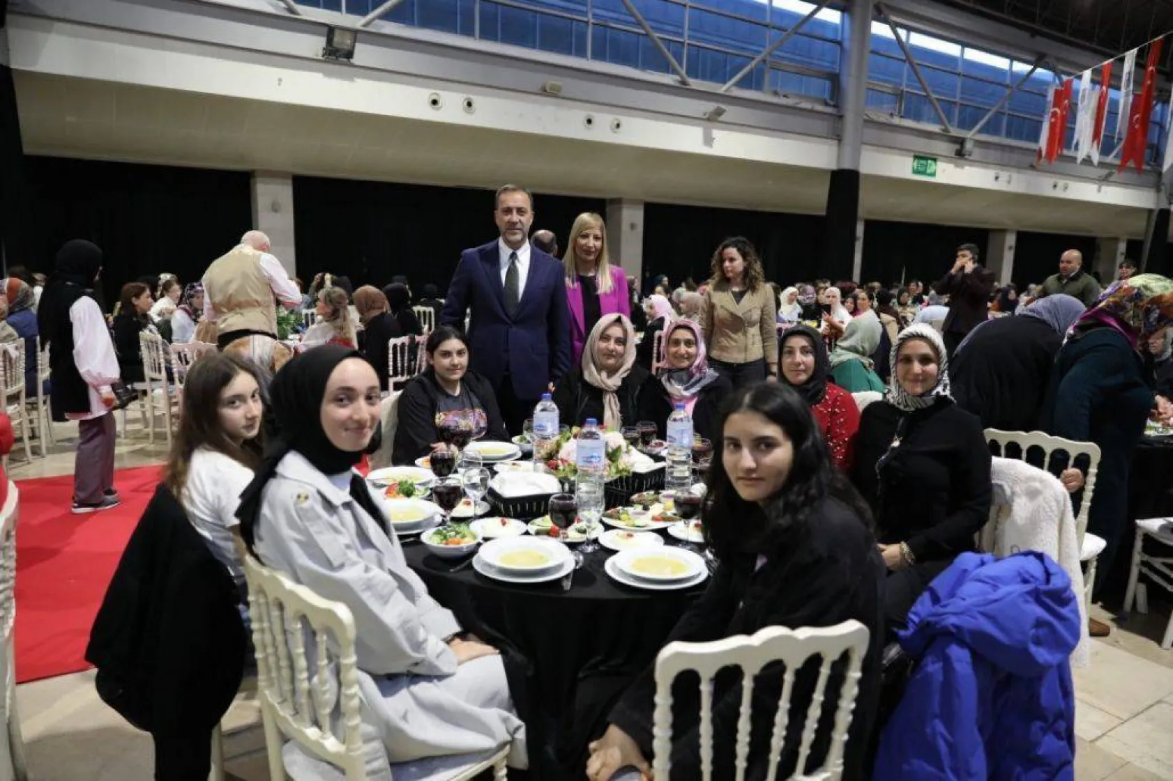 Başkan Yılmaz Bursa'da kadınlarla seslendi: Ant olsun!
