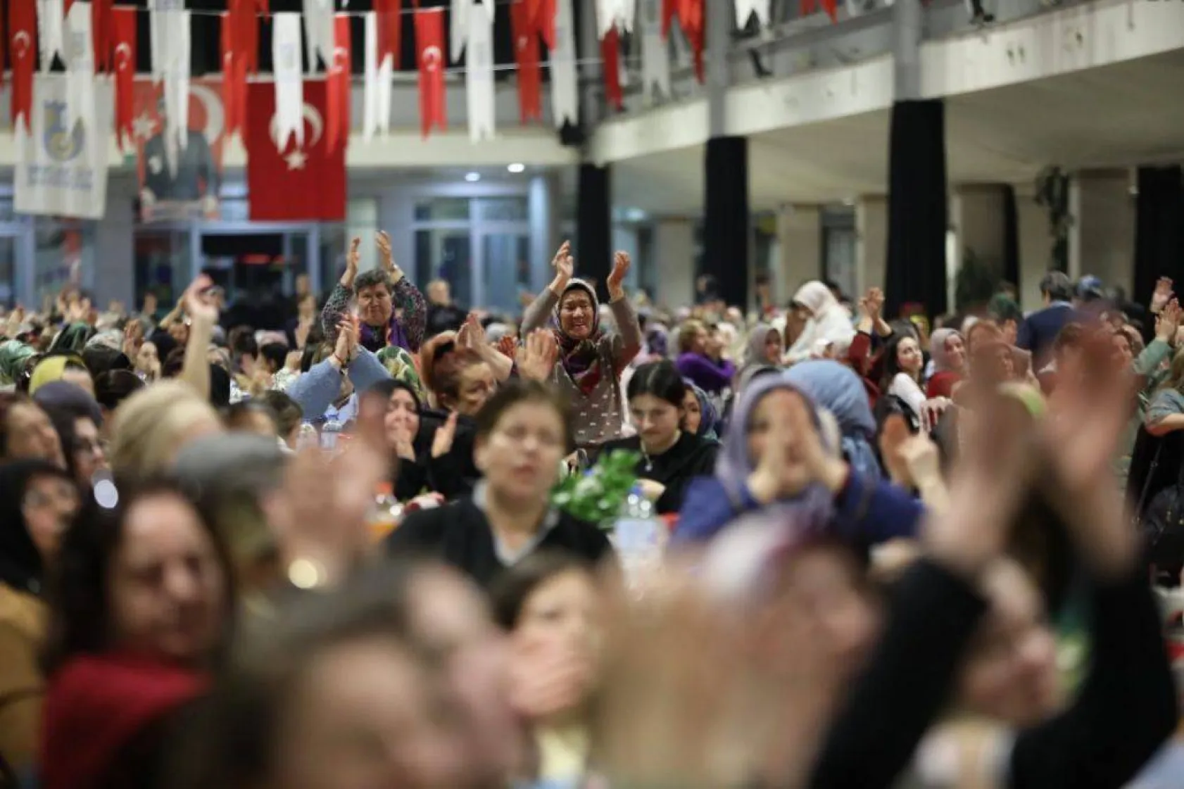 Başkan Yılmaz Bursa'da kadınlarla seslendi: Ant olsun!