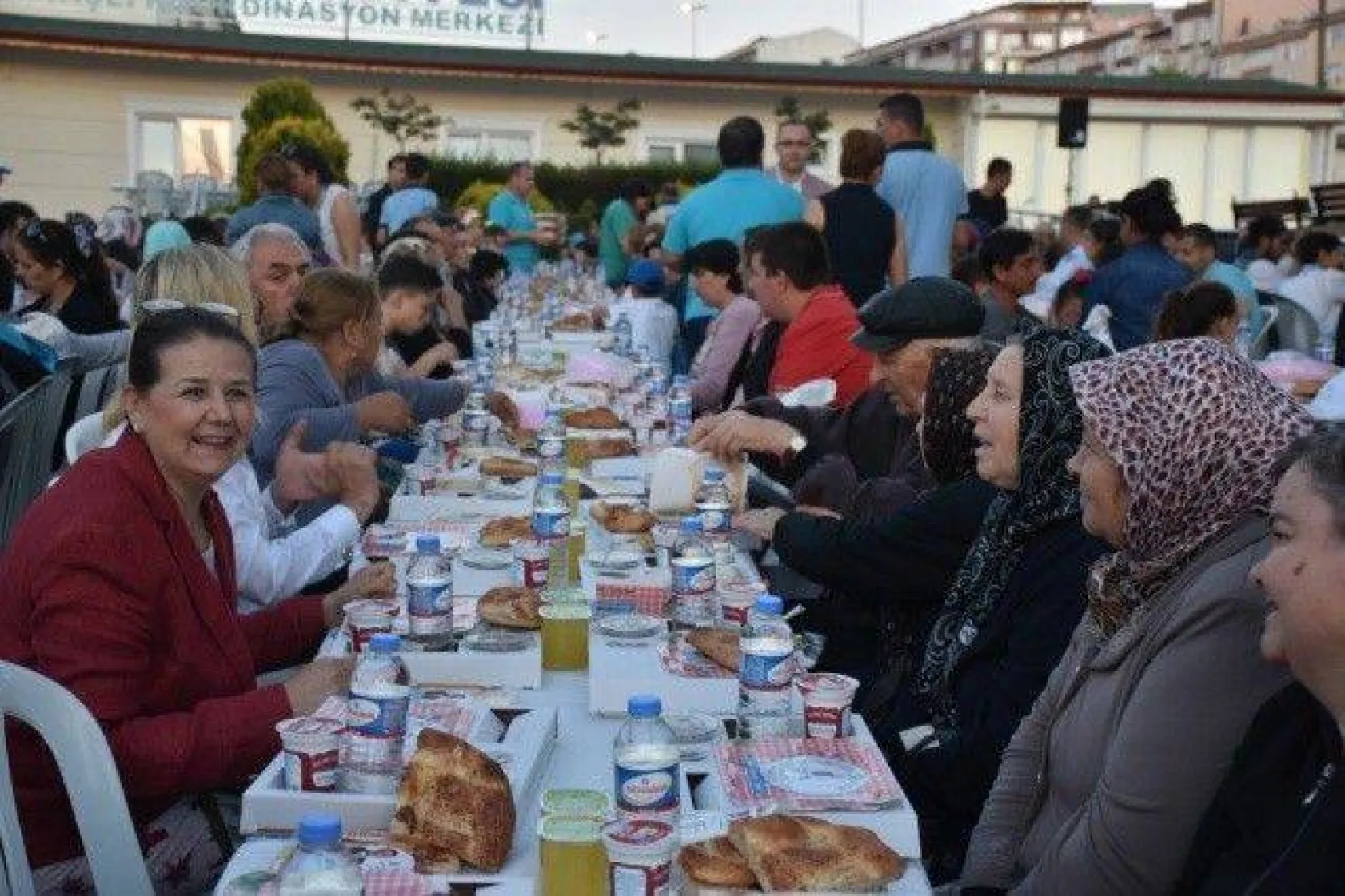 Eykom'da İftar Sofraları Kuruldu