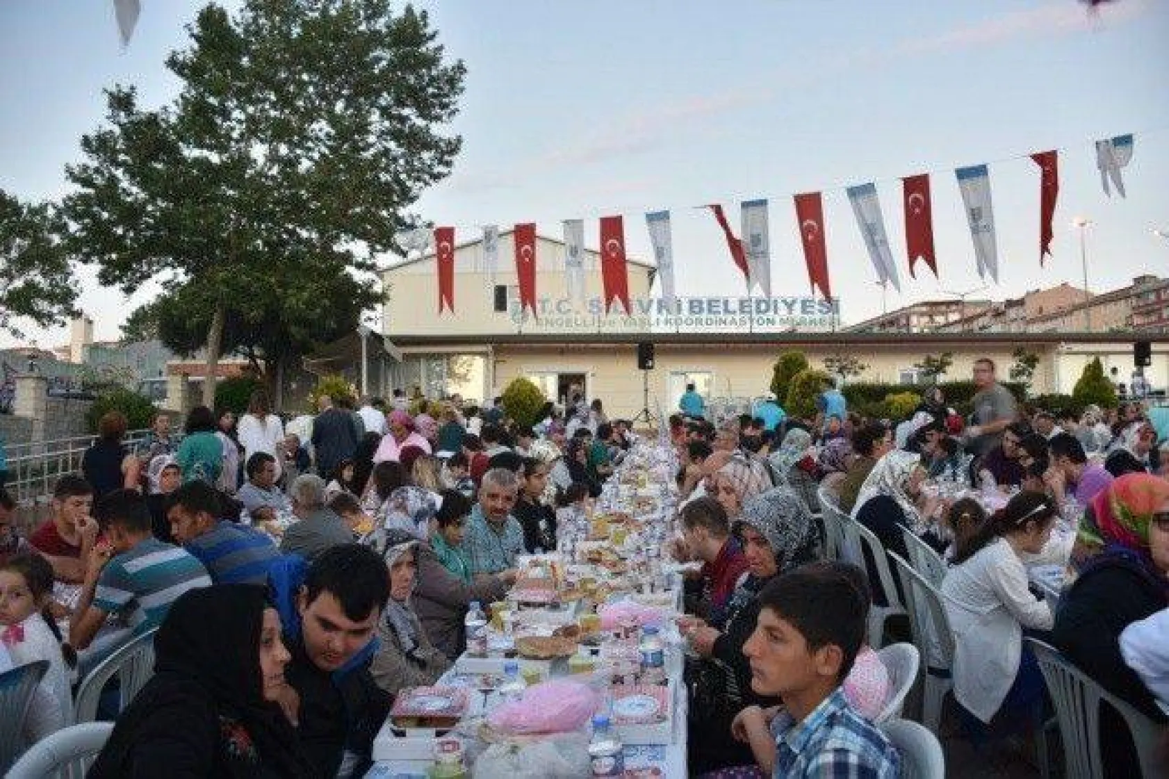 Eykom'da İftar Sofraları Kuruldu