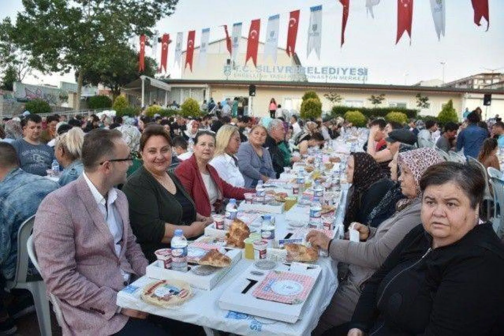 Eykom'da İftar Sofraları Kuruldu