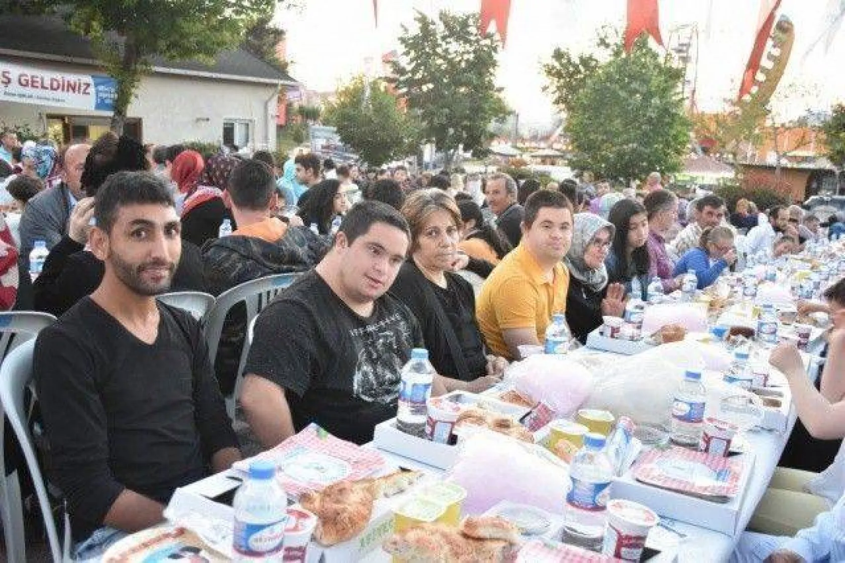 Eykom'da İftar Sofraları Kuruldu