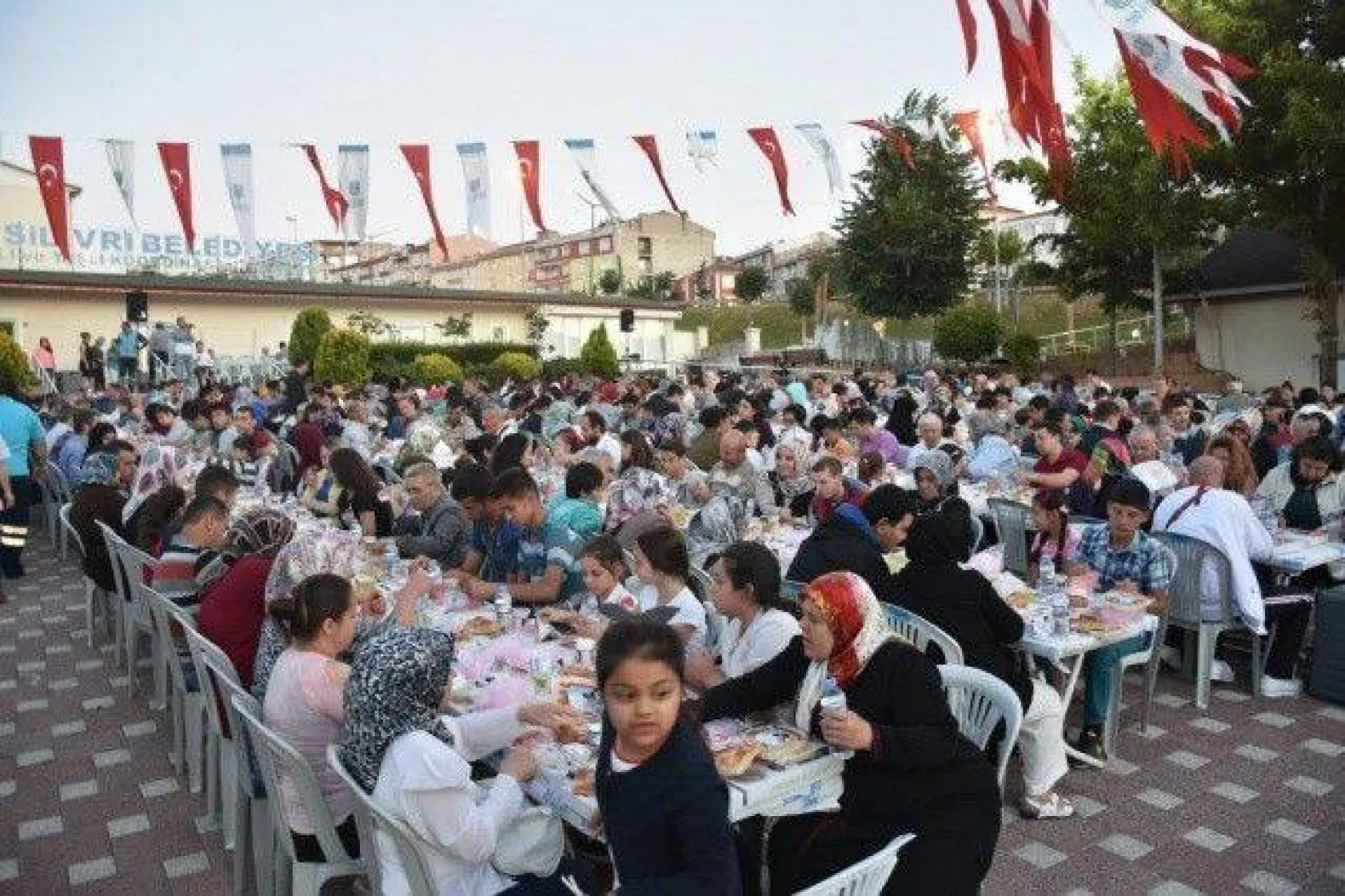 Eykom'da İftar Sofraları Kuruldu