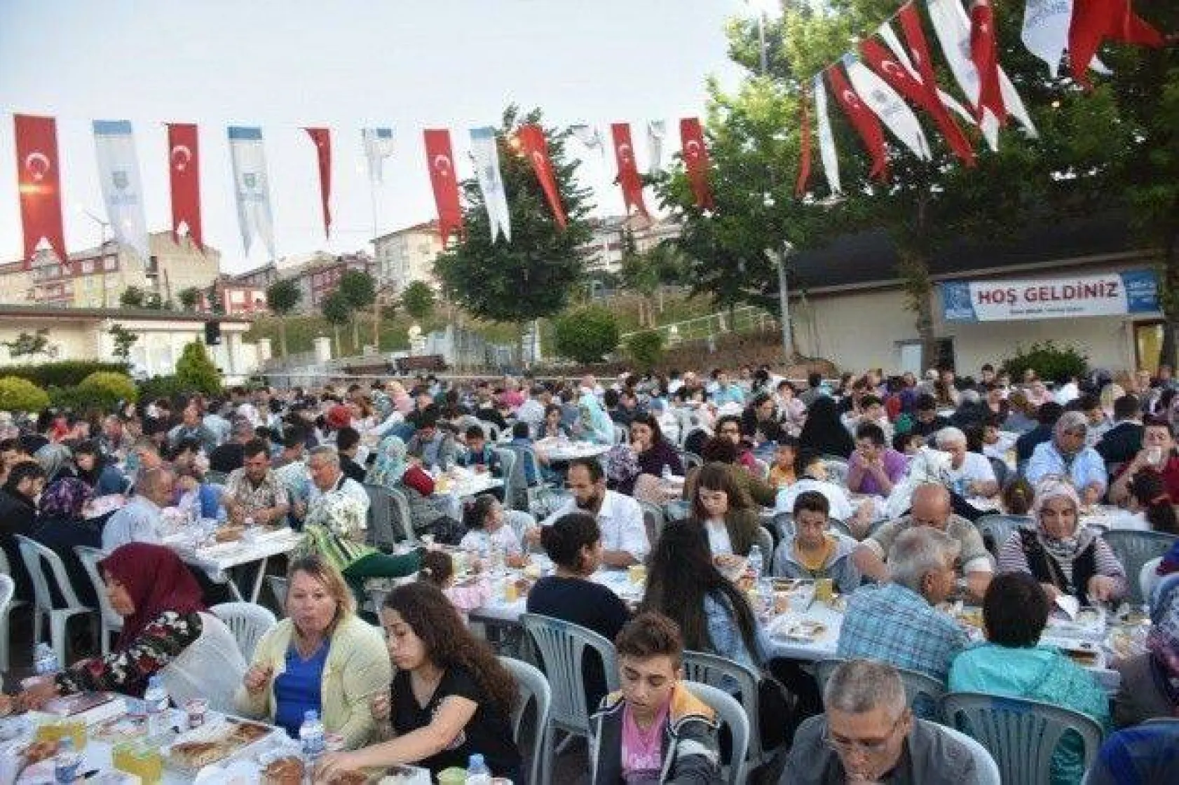 Eykom'da İftar Sofraları Kuruldu