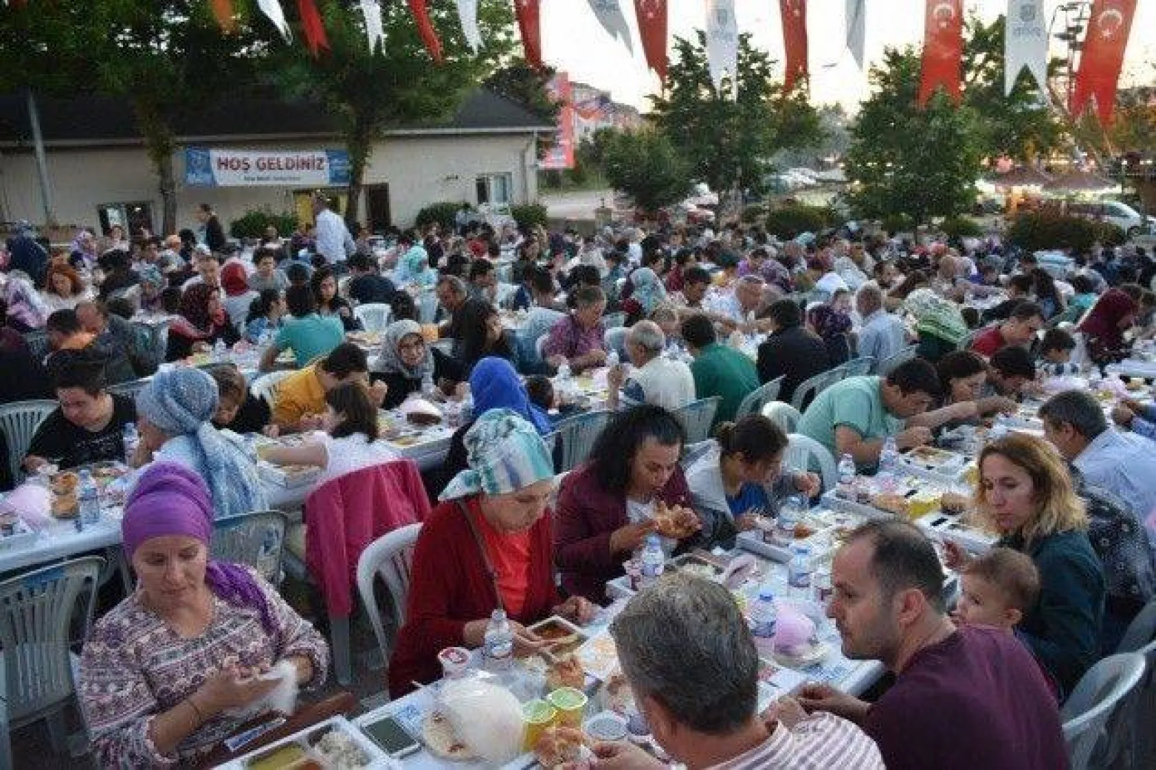 Eykom'da İftar Sofraları Kuruldu