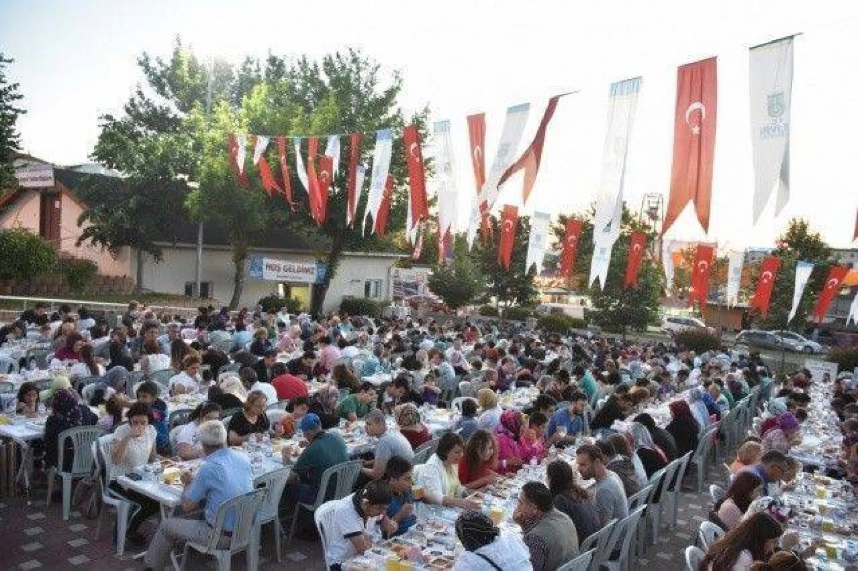 Eykom'da İftar Sofraları Kuruldu