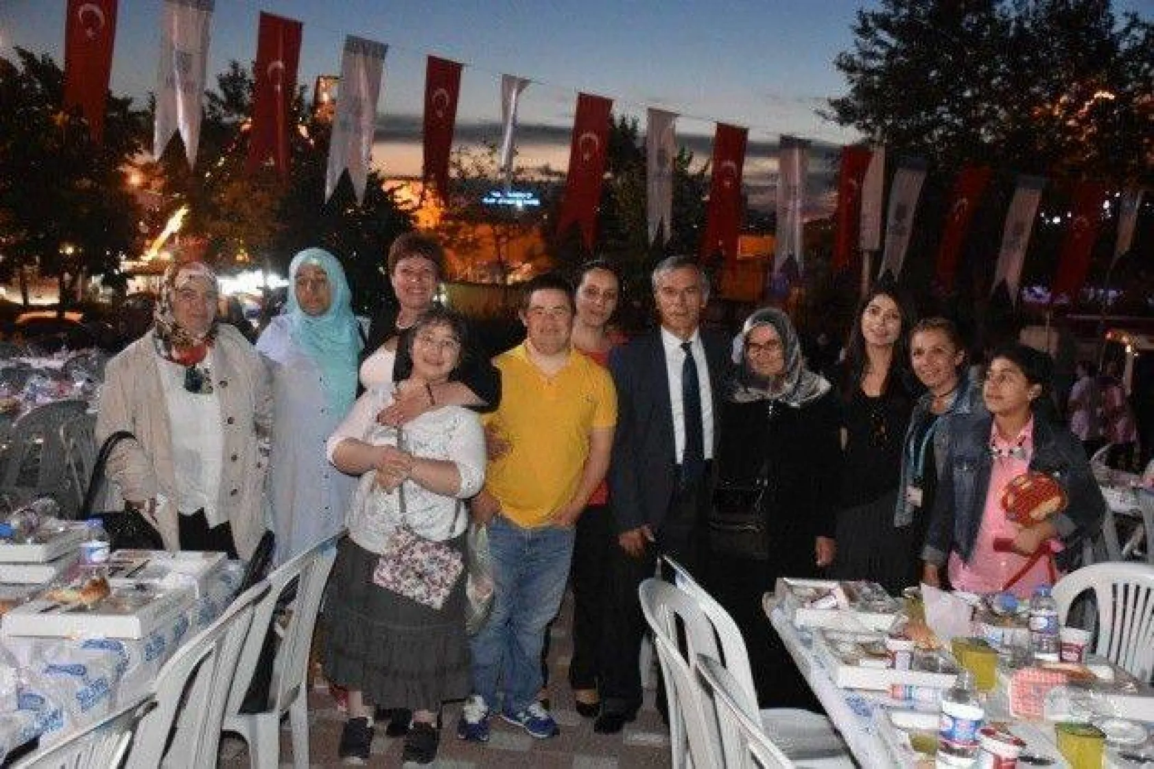 Eykom'da İftar Sofraları Kuruldu