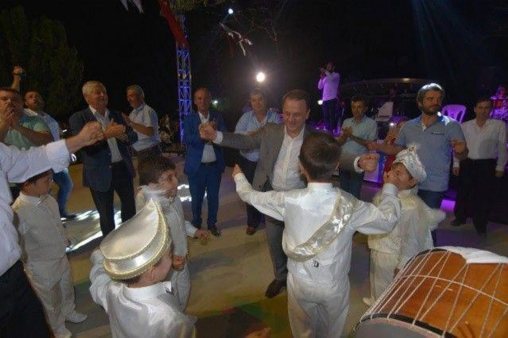 60 Çocuk Erkekliğe İlk Adımlarını Attı