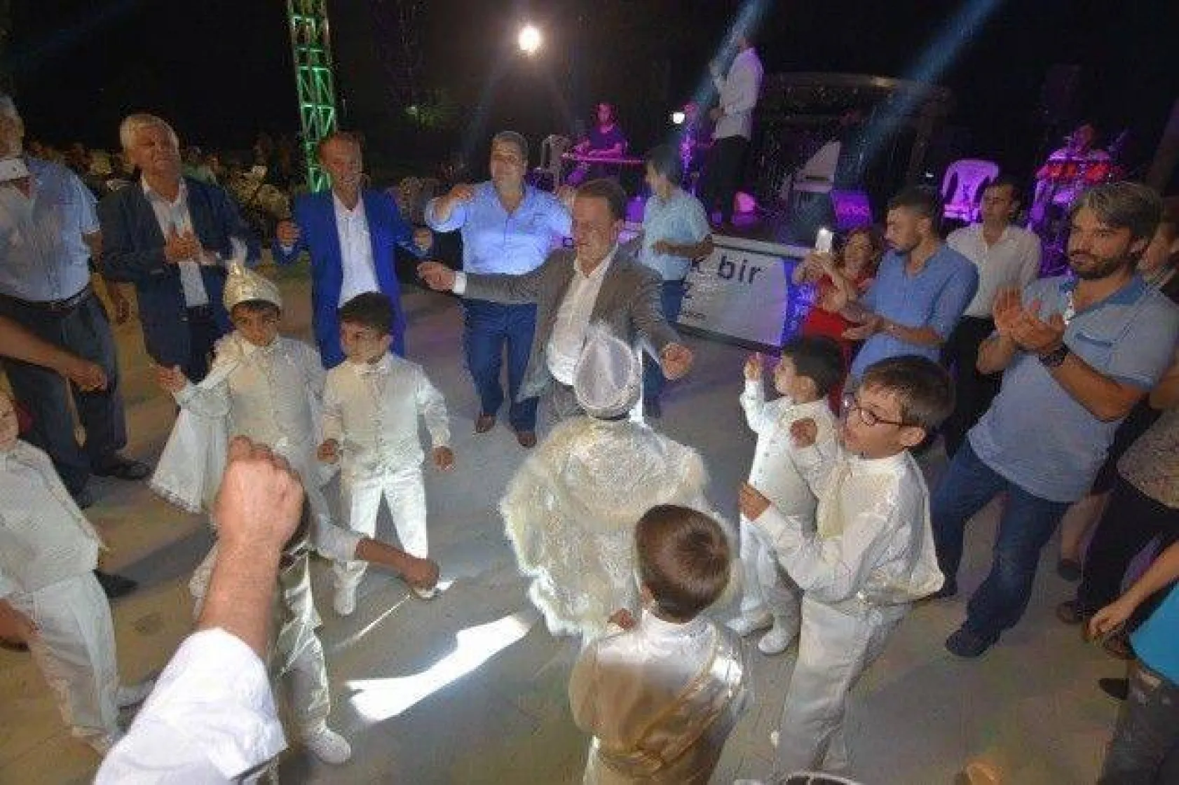 60 Çocuk Erkekliğe İlk Adımlarını Attı