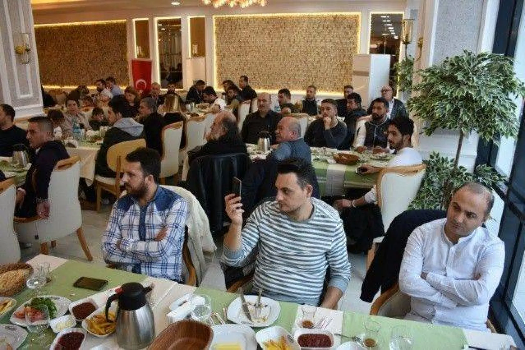 Kadın ve Erkek Kuaförleri Kahvaltıda Buluştu