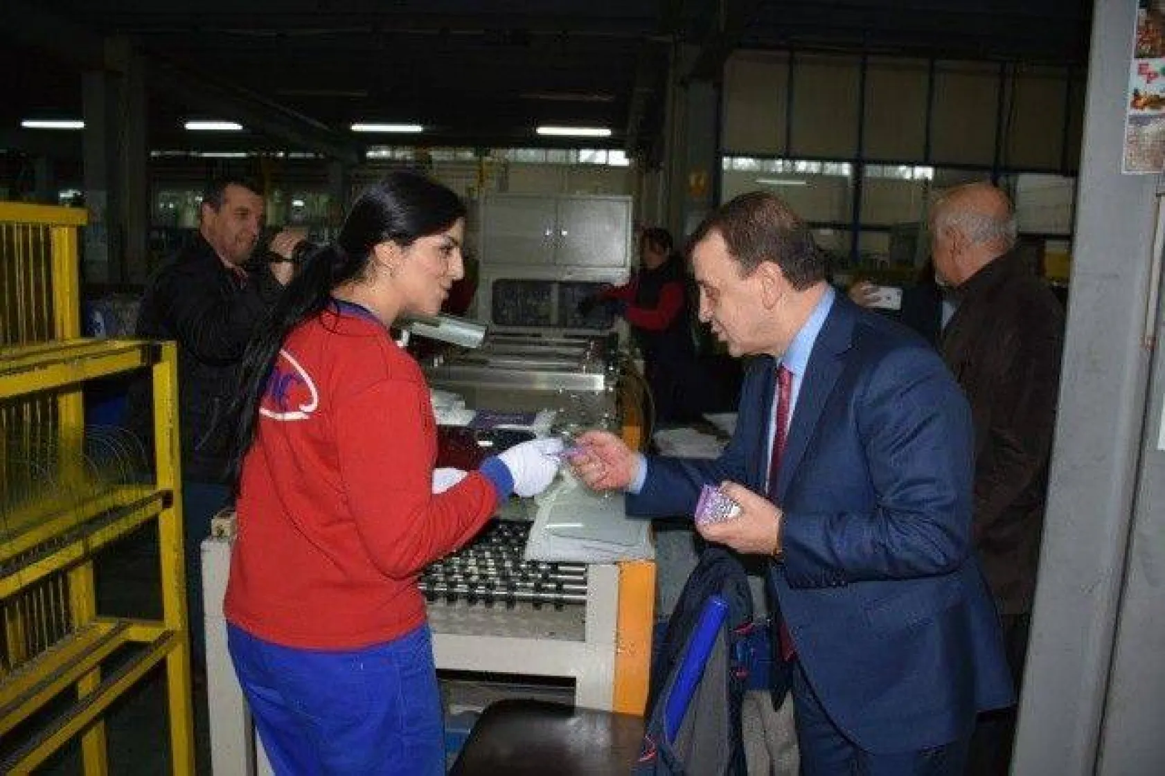 Emekçi kadınlara görev başında ziyaret