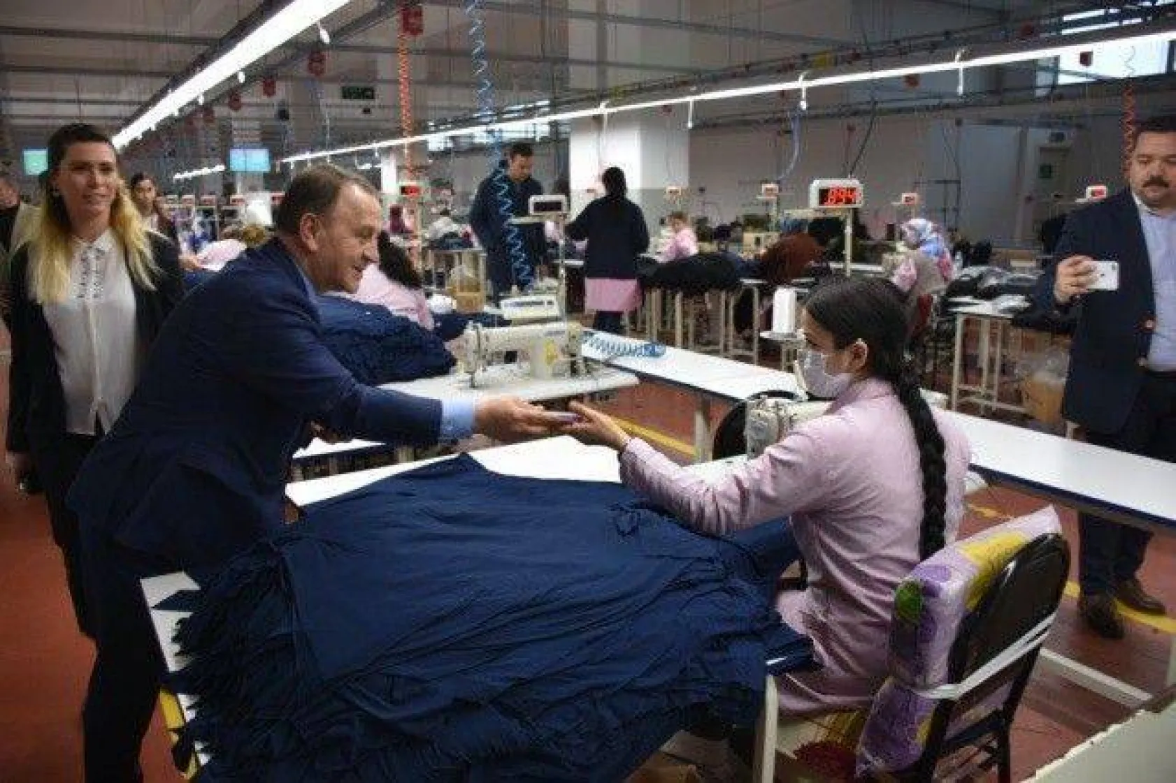 Emekçi kadınlara görev başında ziyaret