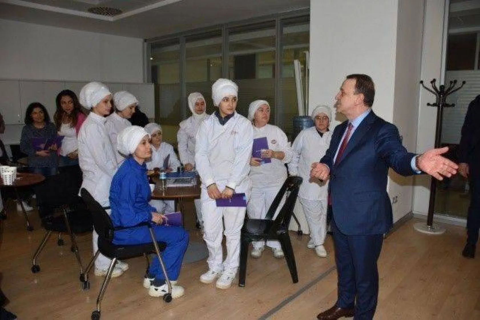 Emekçi kadınlara görev başında ziyaret