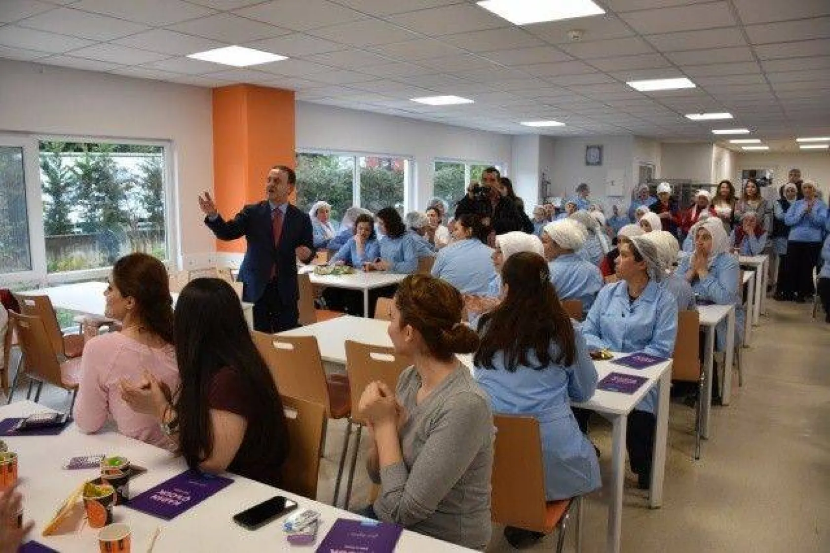 Emekçi kadınlara görev başında ziyaret