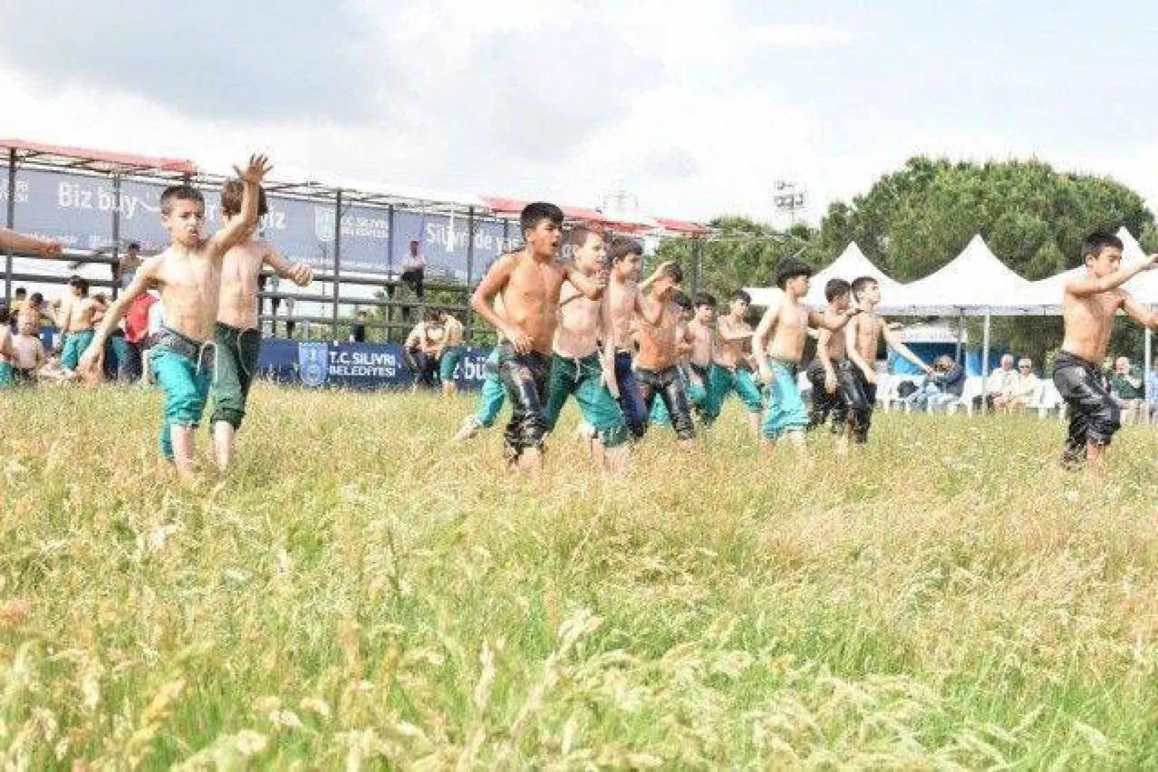 Silivri'de Gece Güreşine Yoğun İlgi