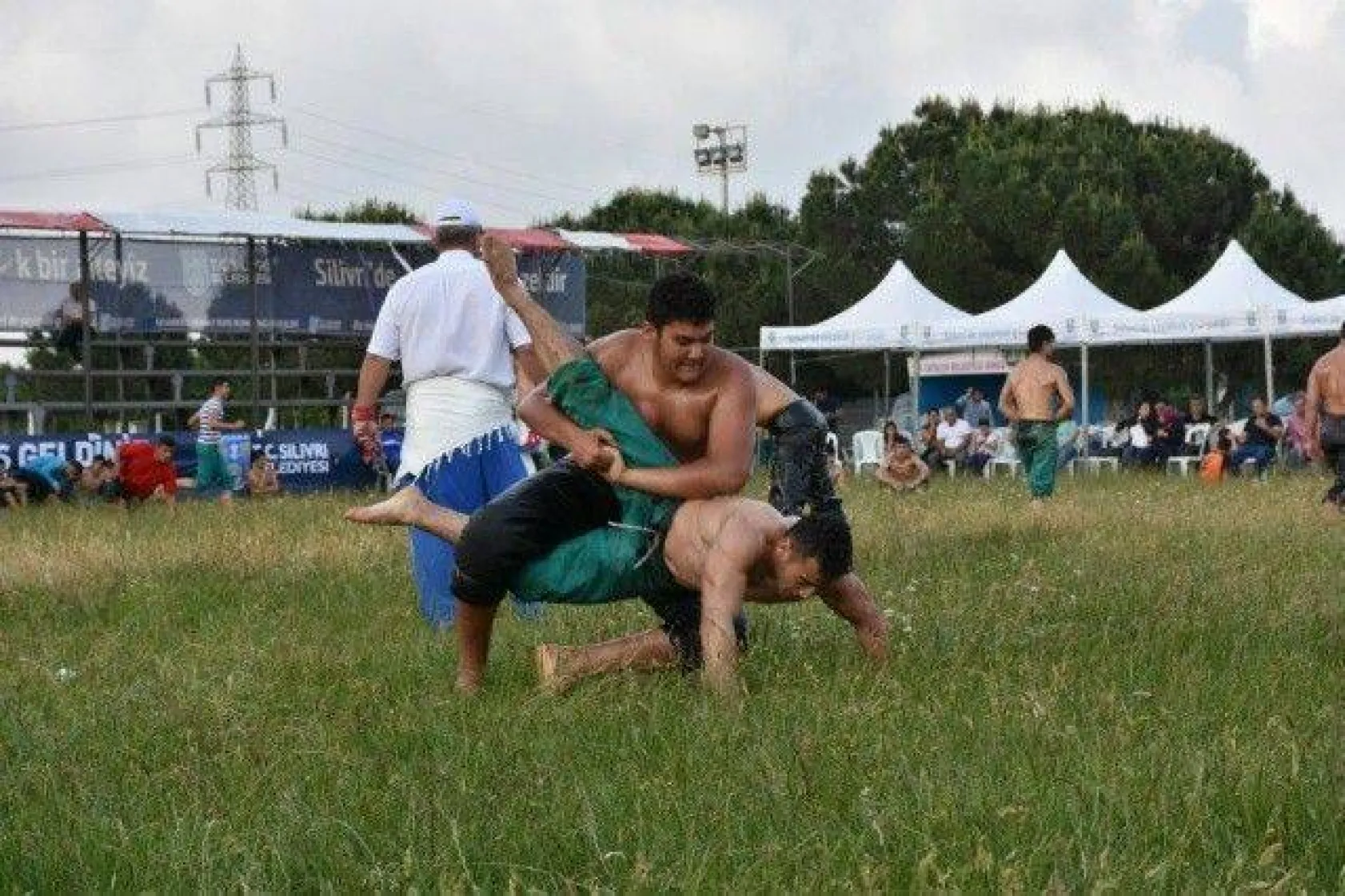 Silivri'de Gece Güreşine Yoğun İlgi