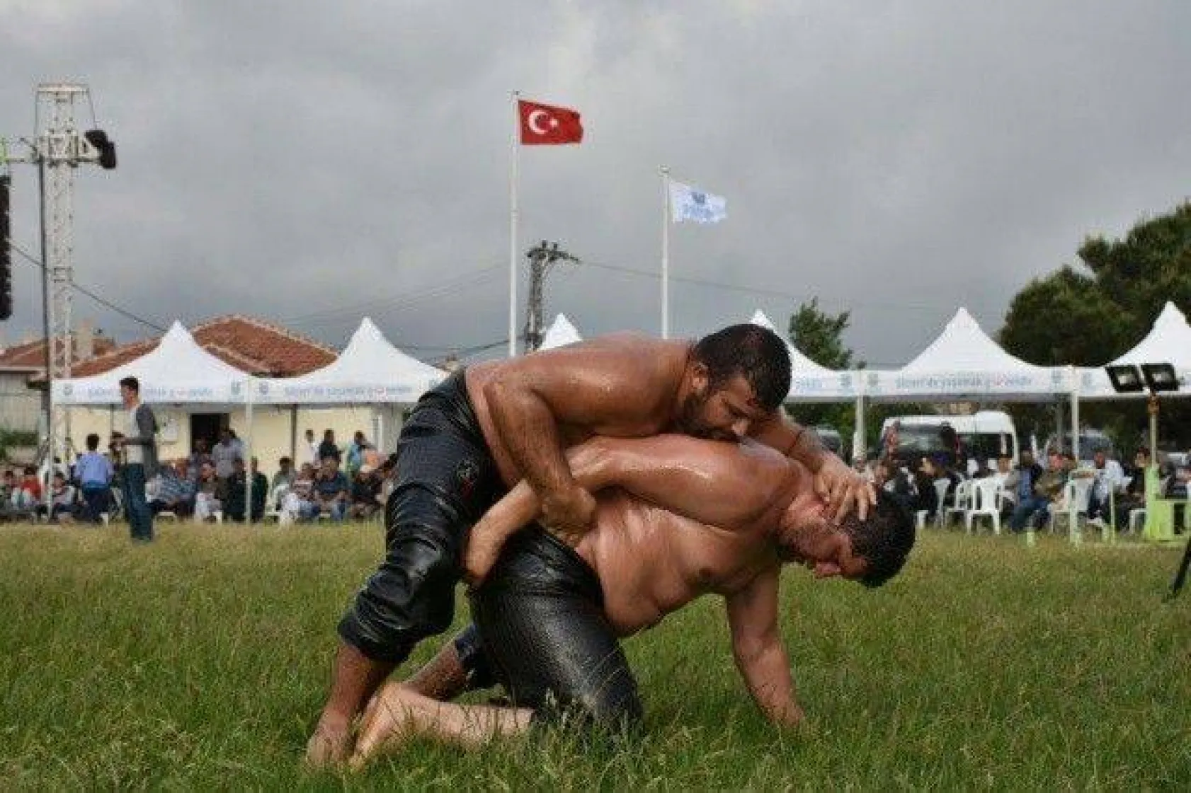 Silivri'de Gece Güreşine Yoğun İlgi