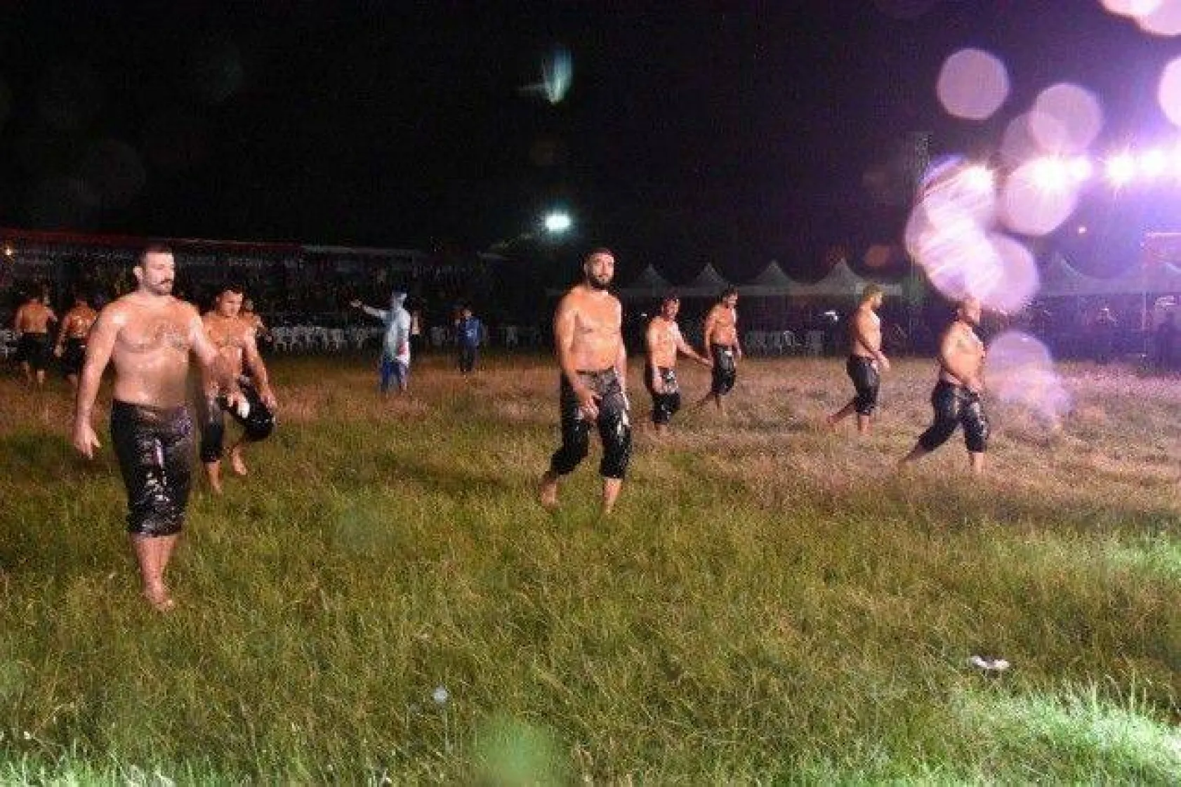 Silivri'de Gece Güreşine Yoğun İlgi