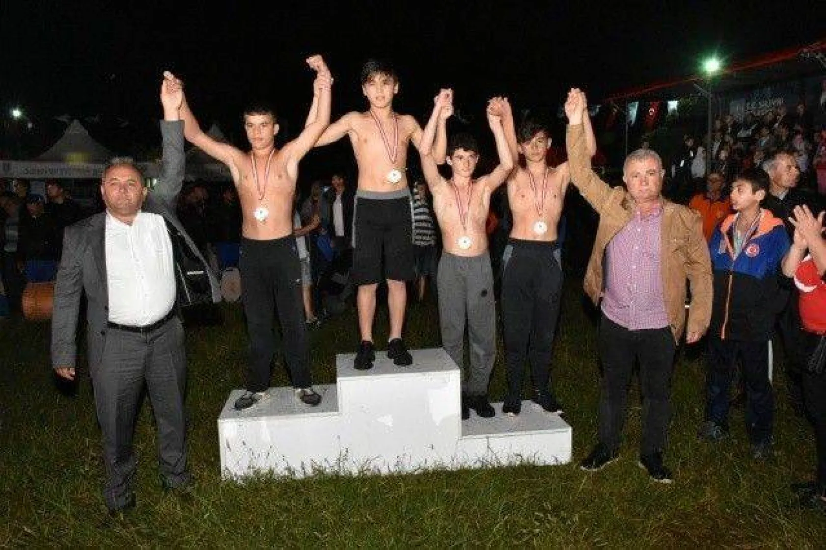 Silivri'de Gece Güreşine Yoğun İlgi