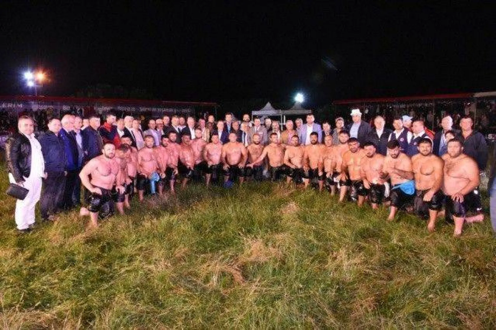 Silivri'de Gece Güreşine Yoğun İlgi