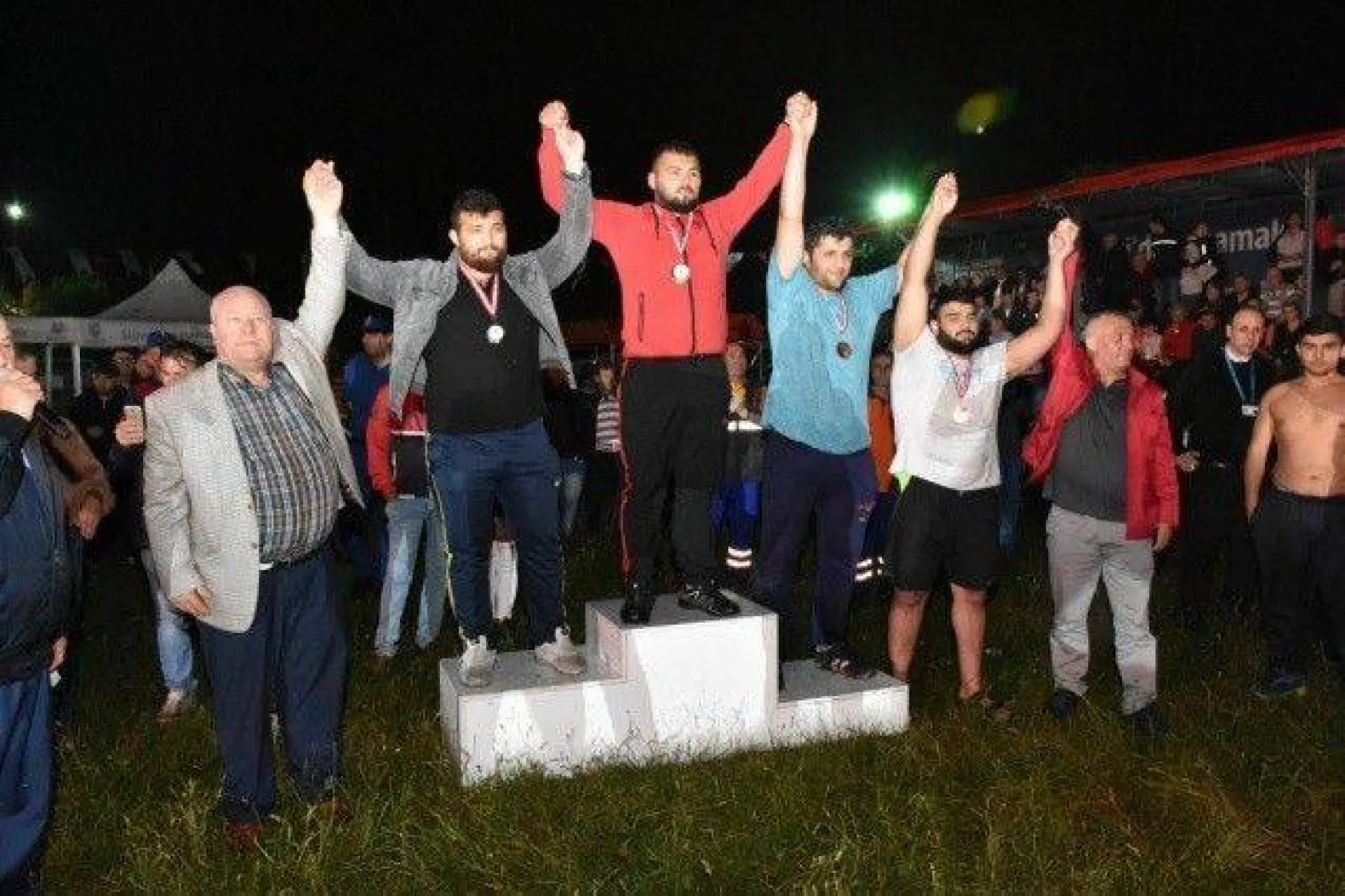 Silivri'de Gece Güreşine Yoğun İlgi