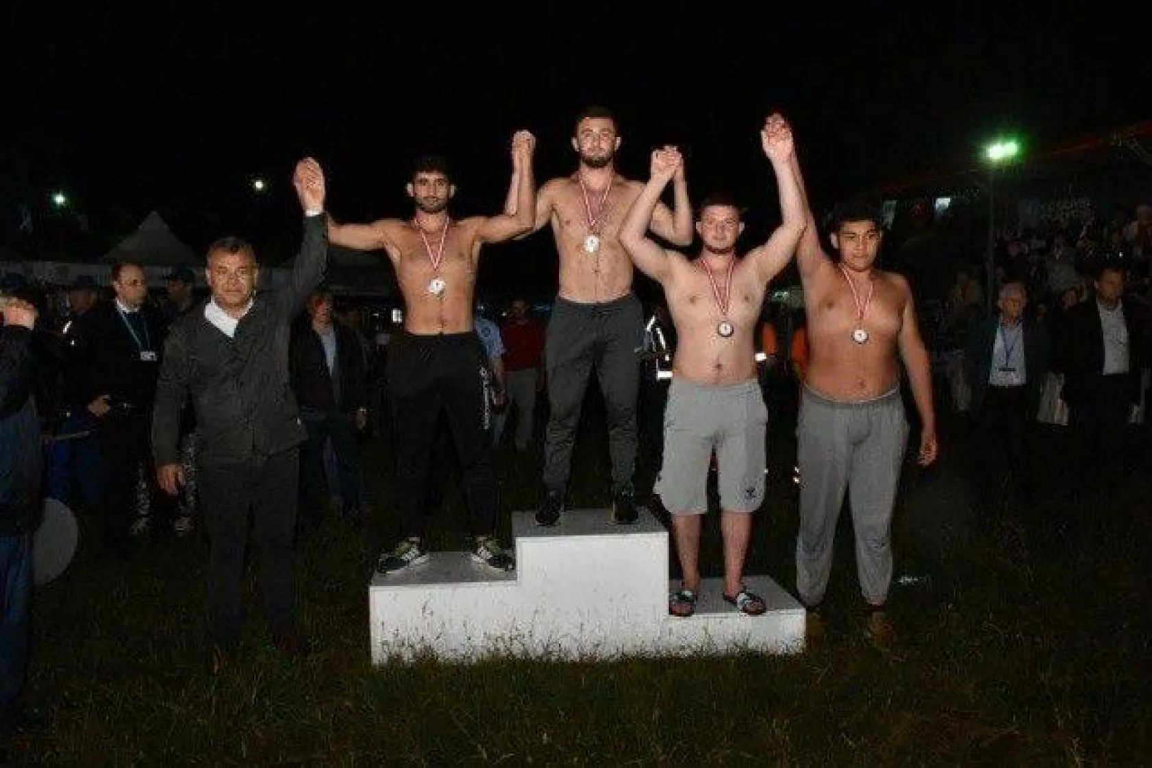 Silivri'de Gece Güreşine Yoğun İlgi