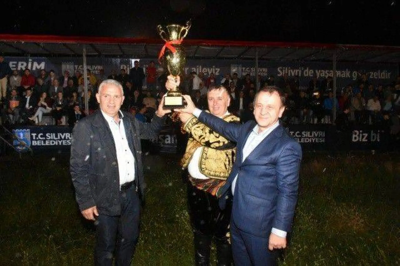 Silivri'de Gece Güreşine Yoğun İlgi
