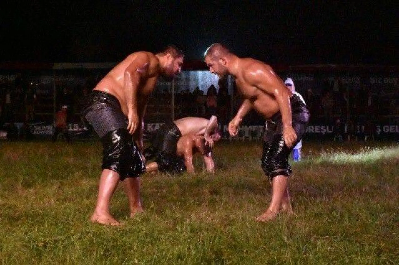 Silivri'de Gece Güreşine Yoğun İlgi