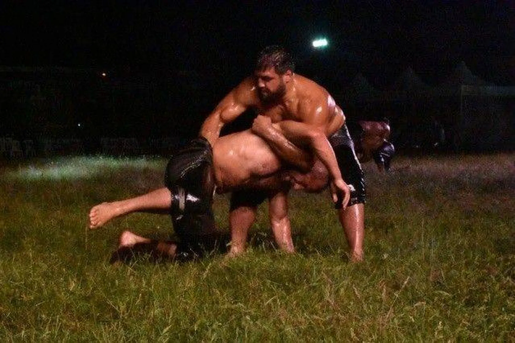 Silivri'de Gece Güreşine Yoğun İlgi