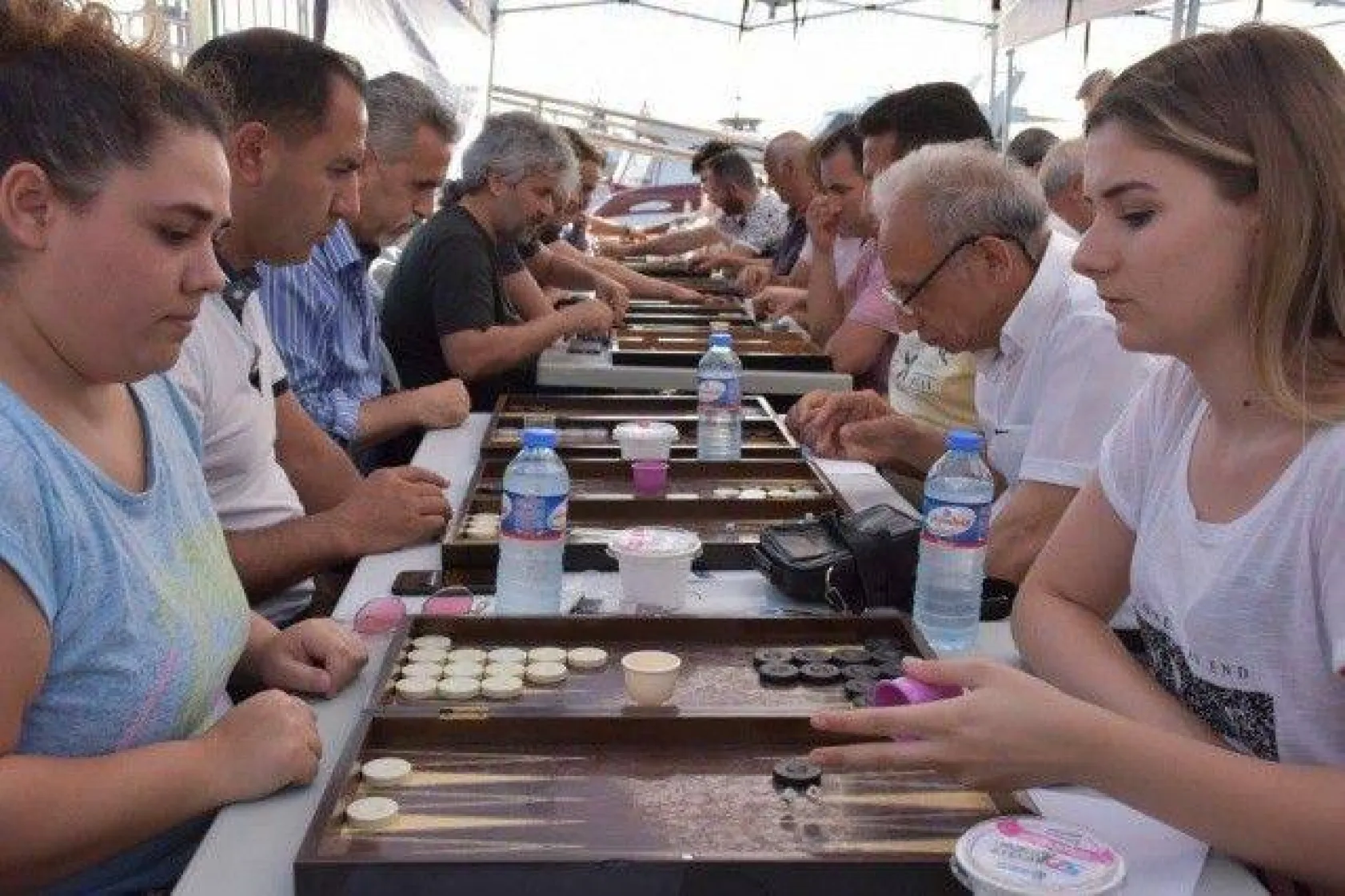 Turnuvalarda Kıyasıya Mücadele Sürüyor