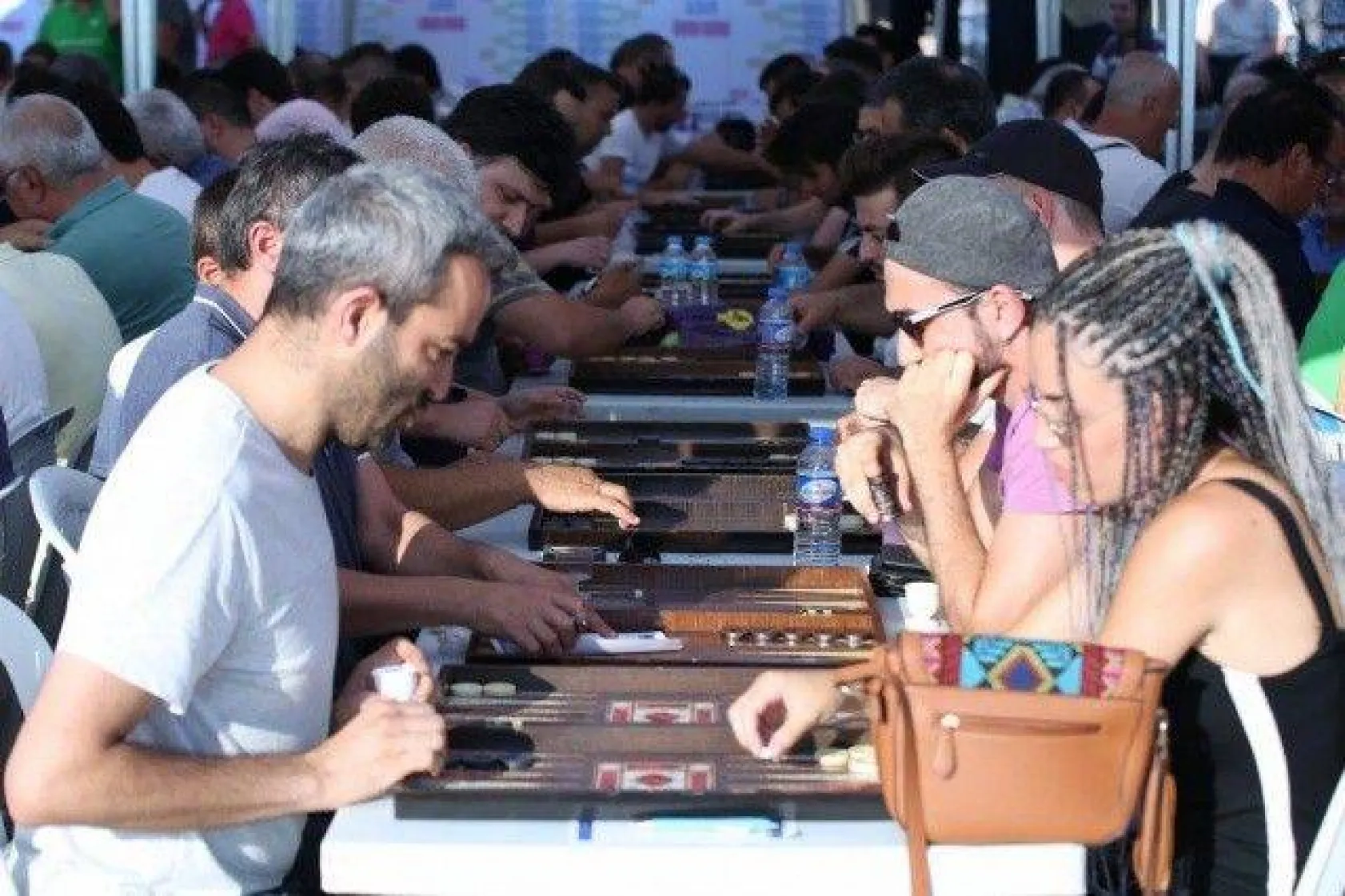 Turnuvalarda Kıyasıya Mücadele Sürüyor