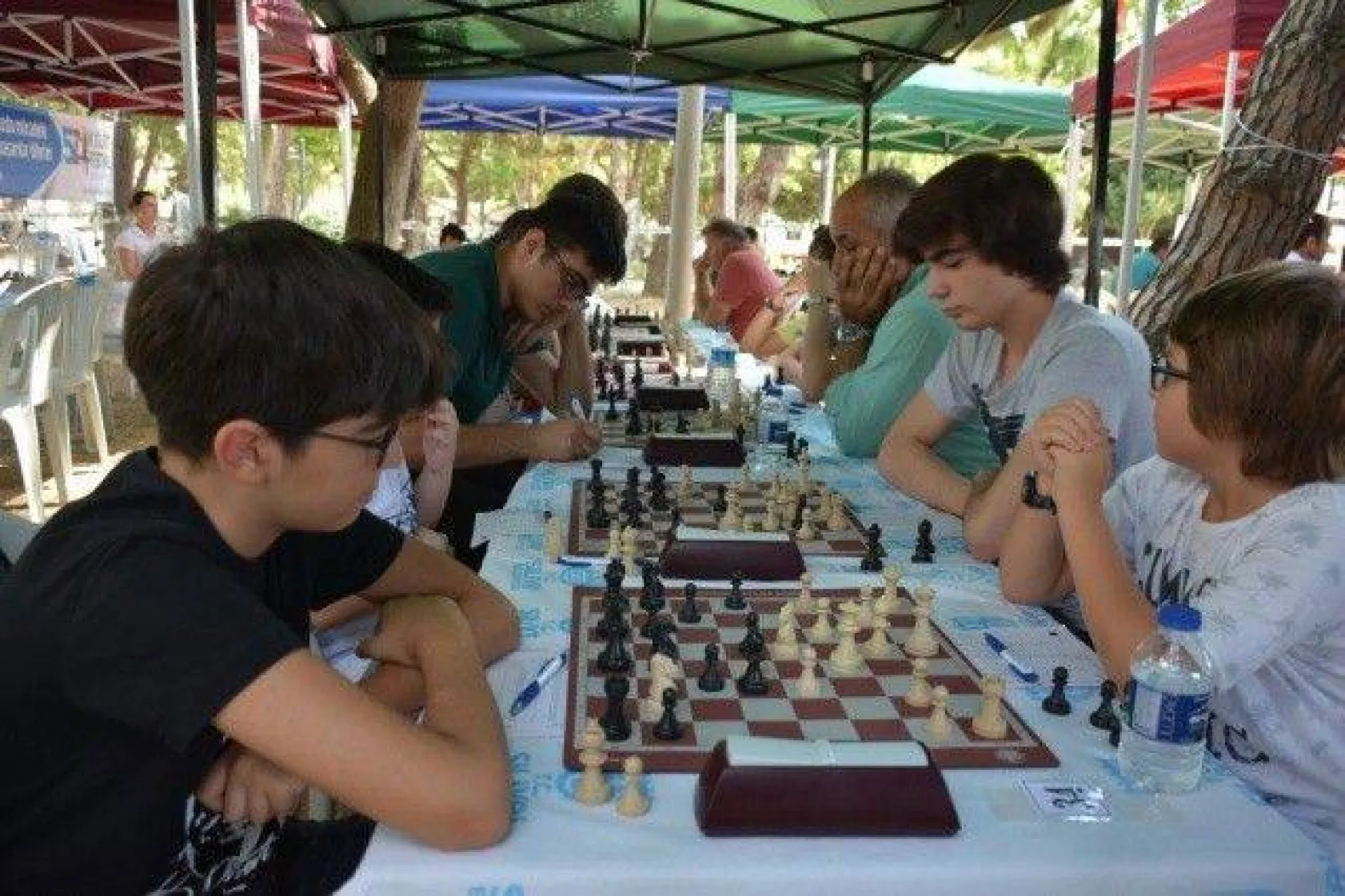 Turnuvalarda Kıyasıya Mücadele Sürüyor