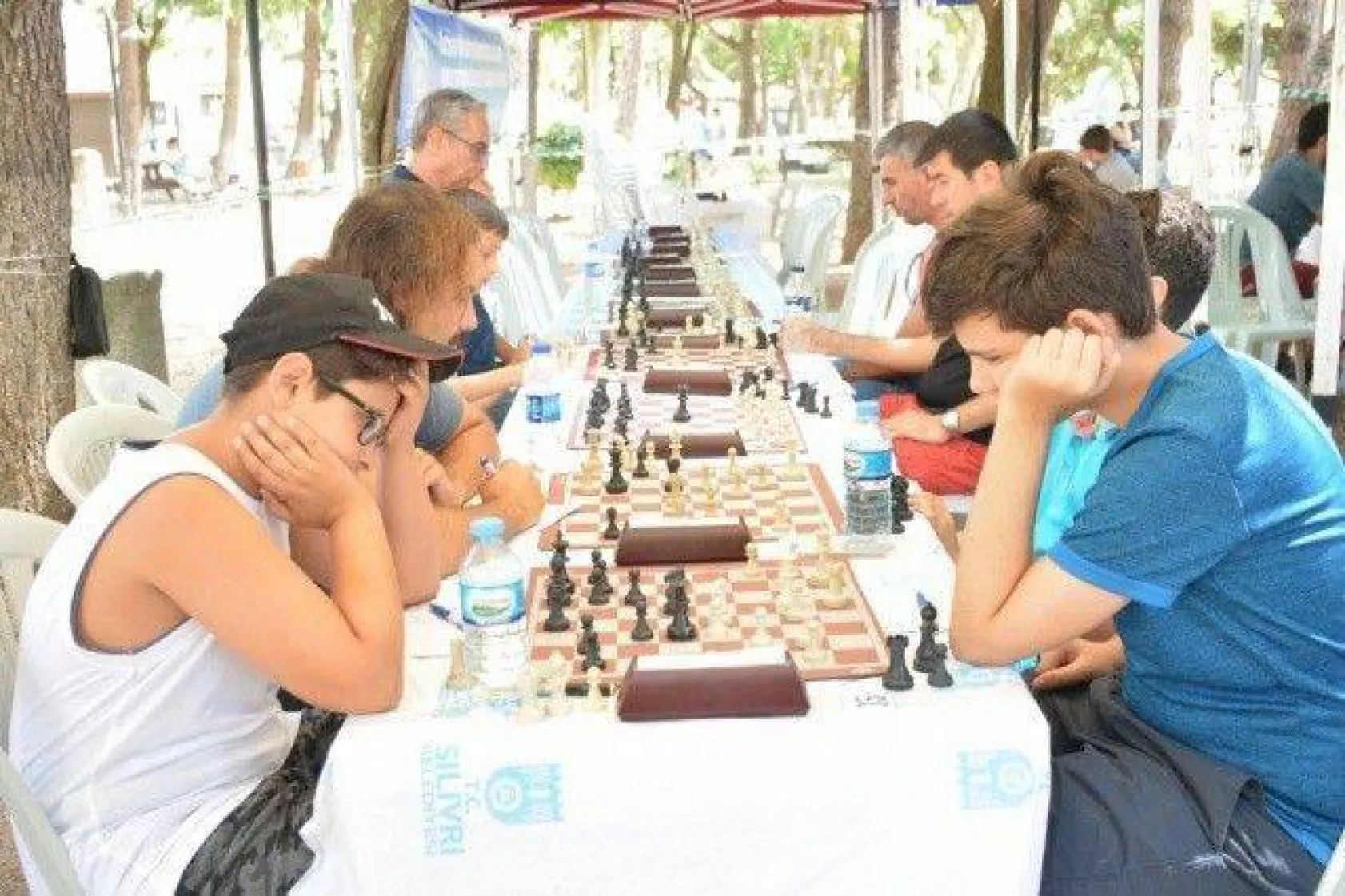 Turnuvalarda Kıyasıya Mücadele Sürüyor