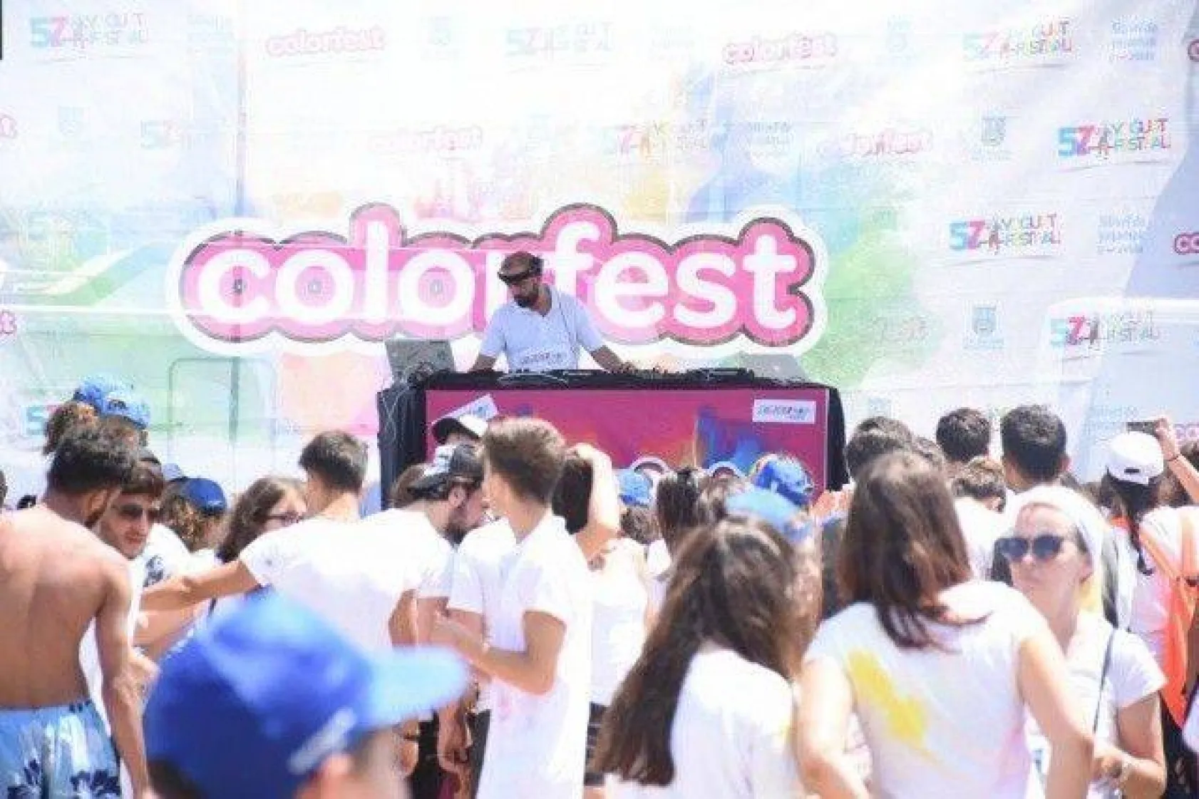 Binlerce Genç Color Fest İle 'Yoğurda Renk Kattı