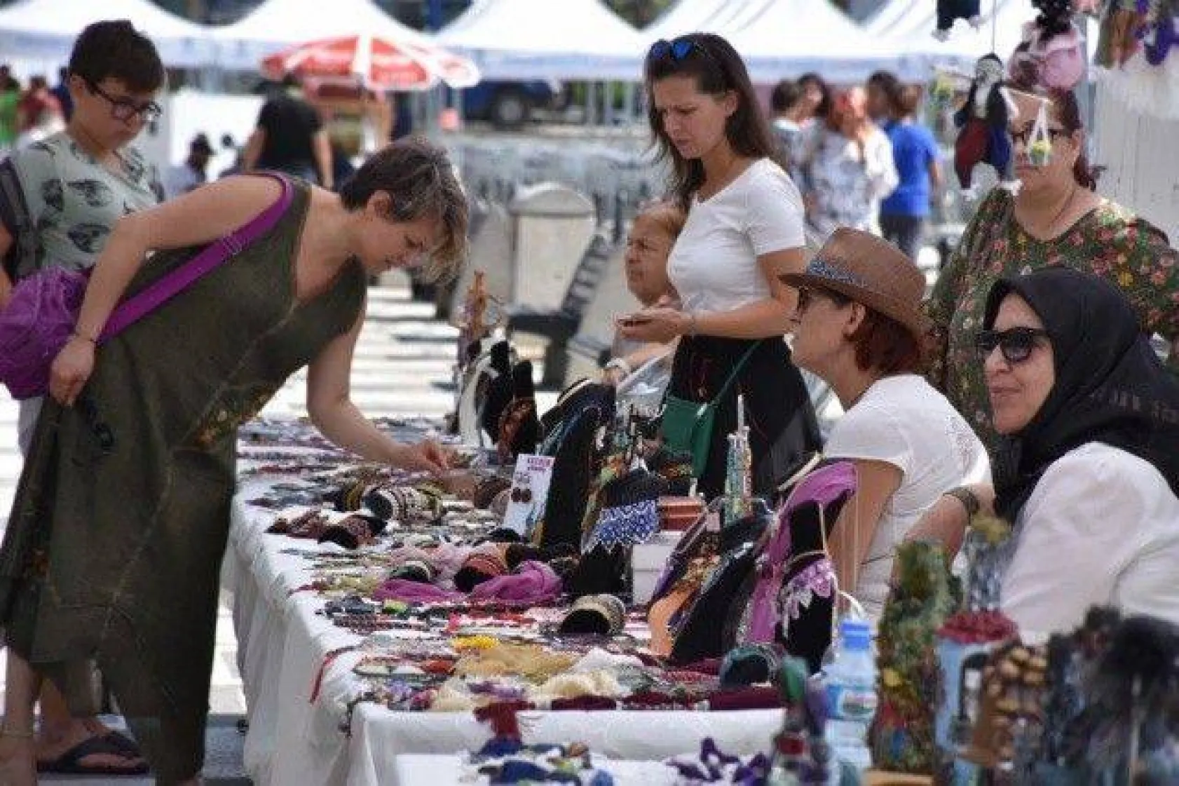 Sergi alanları festivale renk kattı